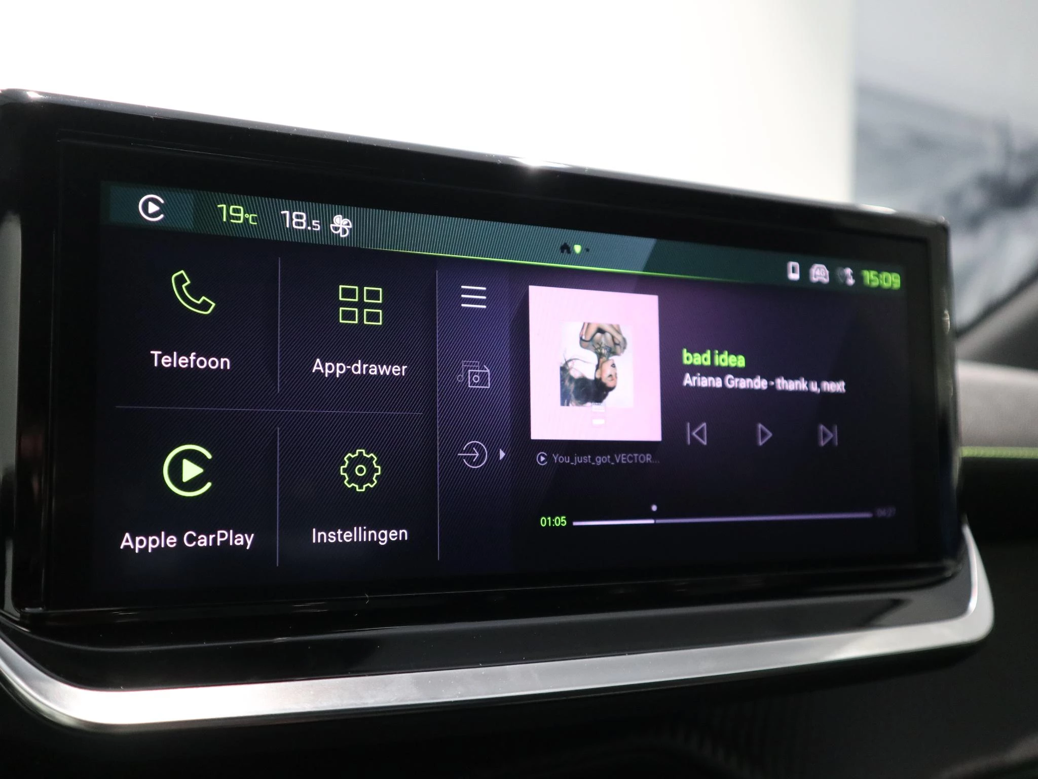 Peugeot-e-208-image-17