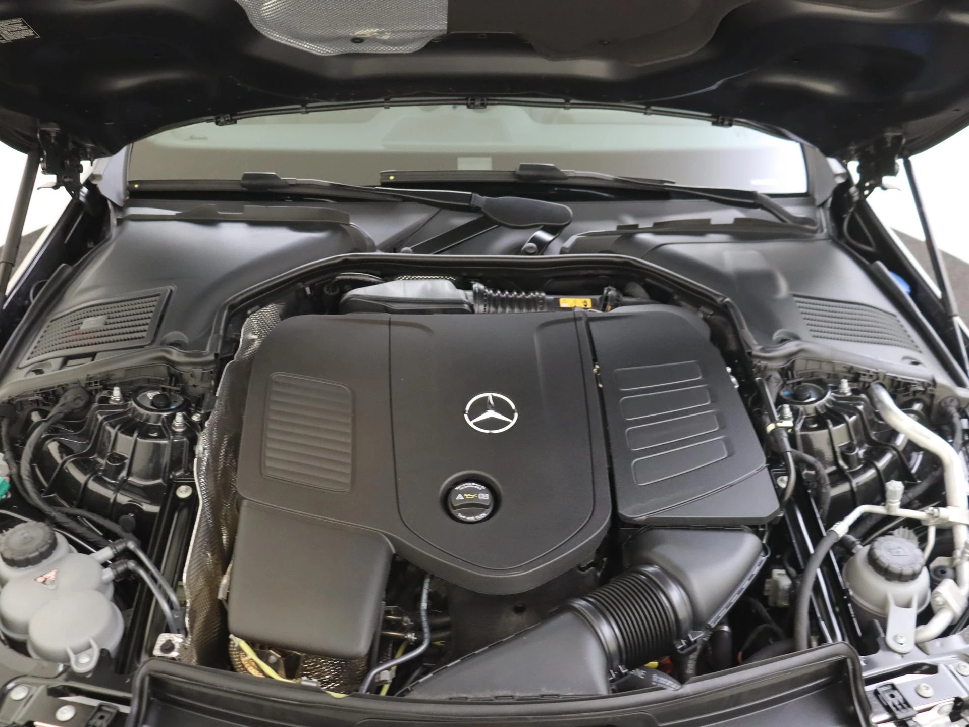 Mercedes-Benz-C-Klasse-image-2