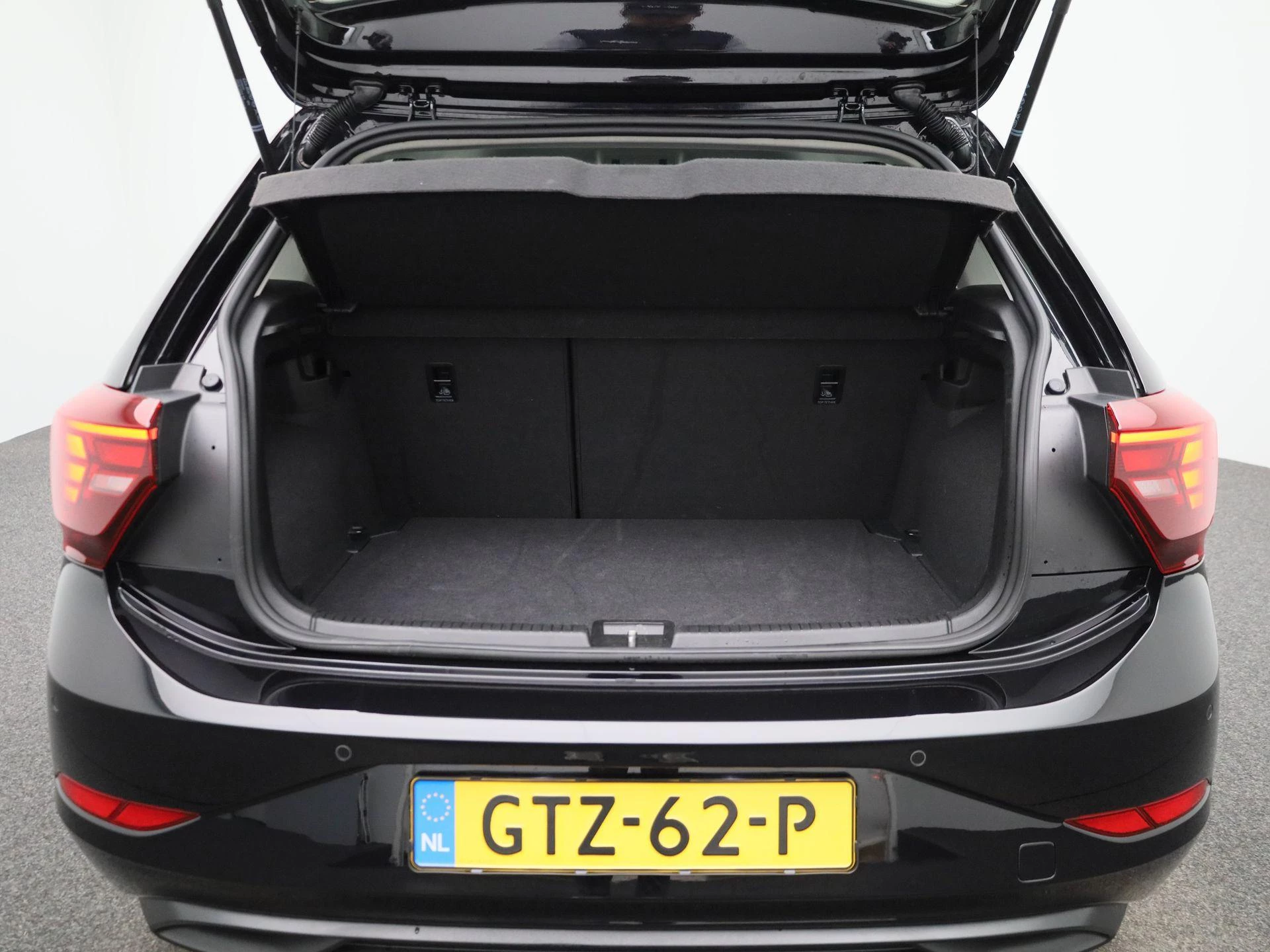 Volkswagen-Polo-image-9