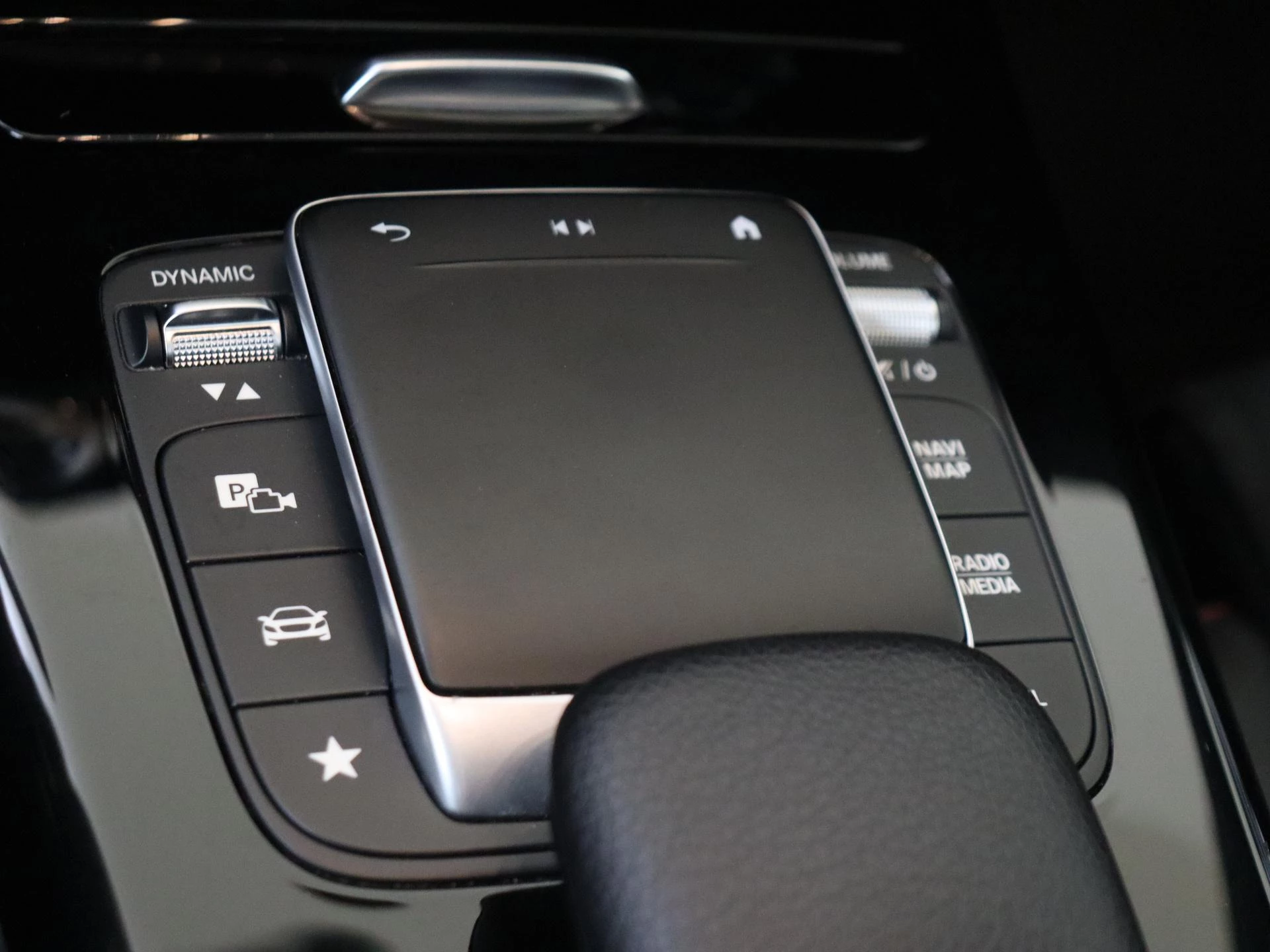 Mercedes-Benz-A-Klasse-image-20