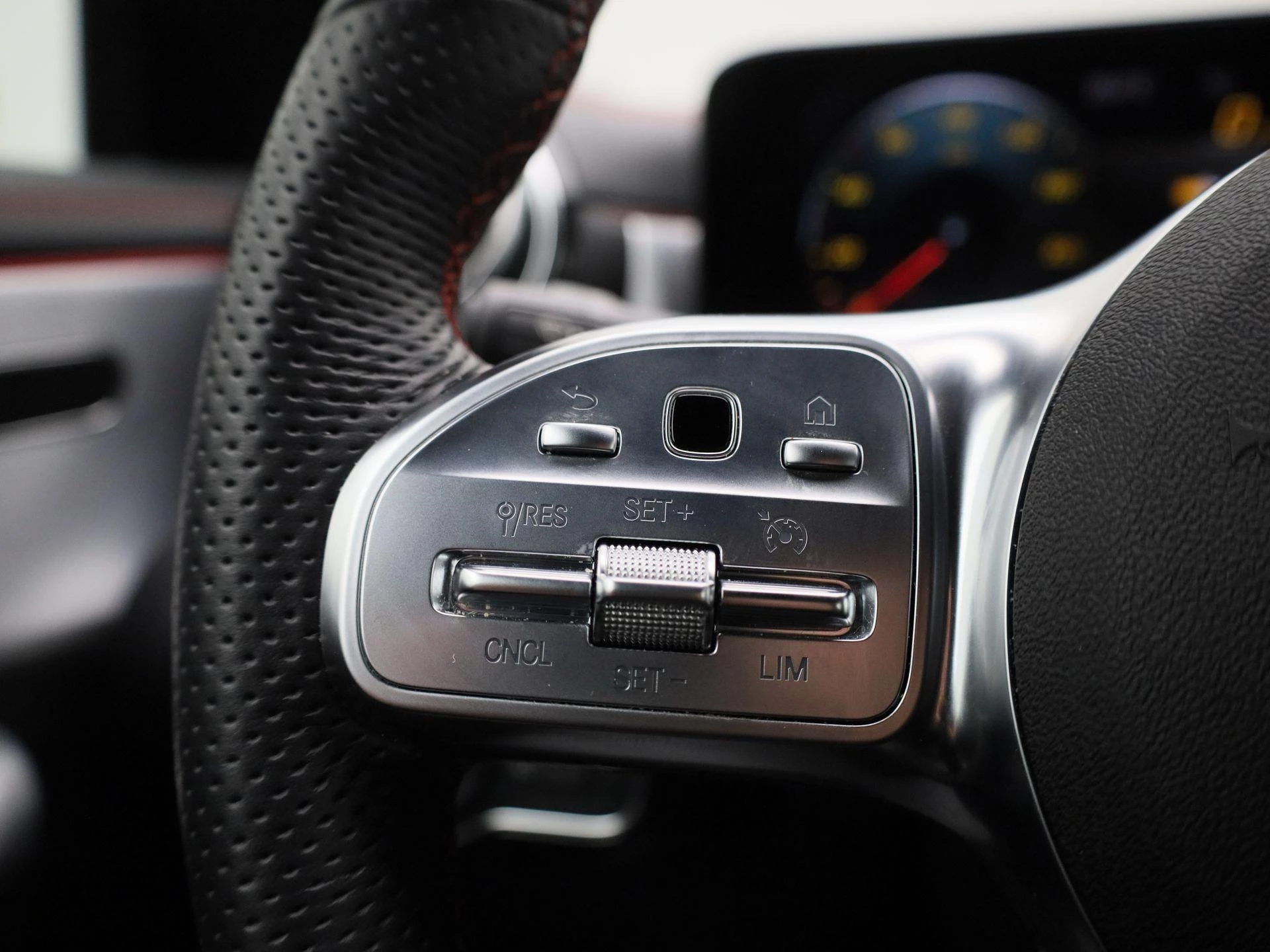 Mercedes-Benz-CLA-image-19