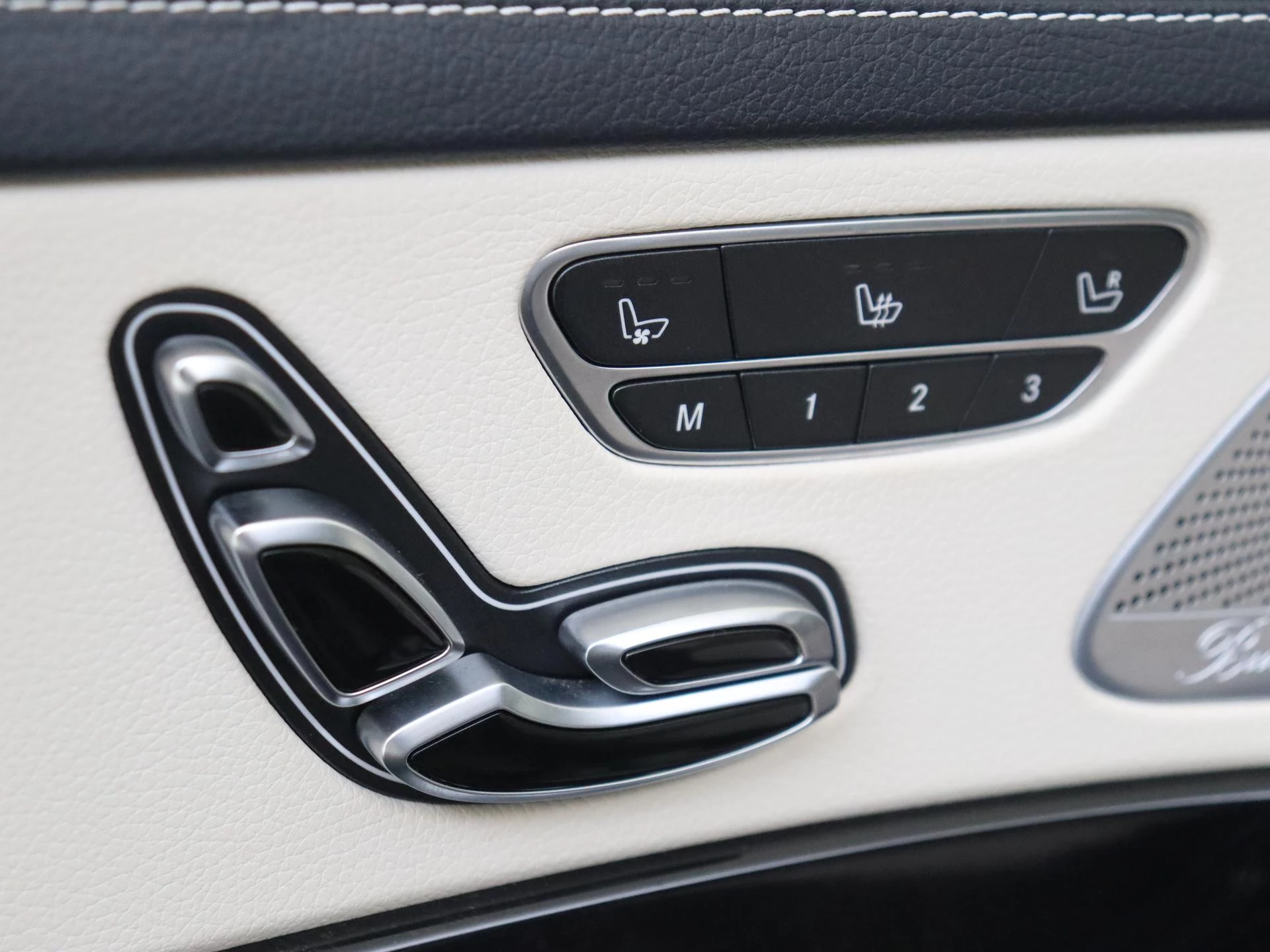Mercedes-Benz-S-Klasse-image-26
