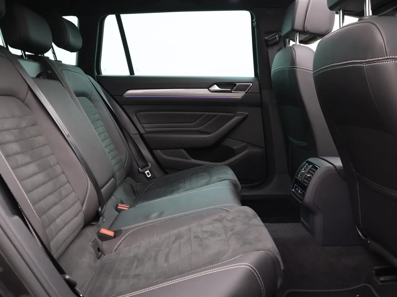Volkswagen-Passat-image-8