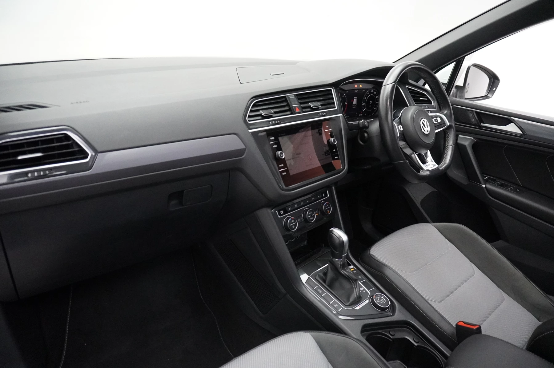 Volkswagen-Tiguan-image-1