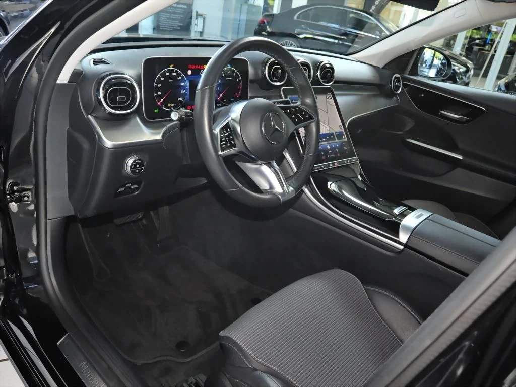 Mercedes-Benz-C-Klasse 180-image-8