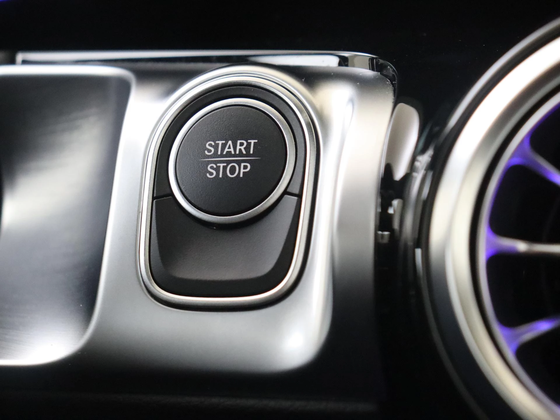 Mercedes-Benz-EQB-image-25