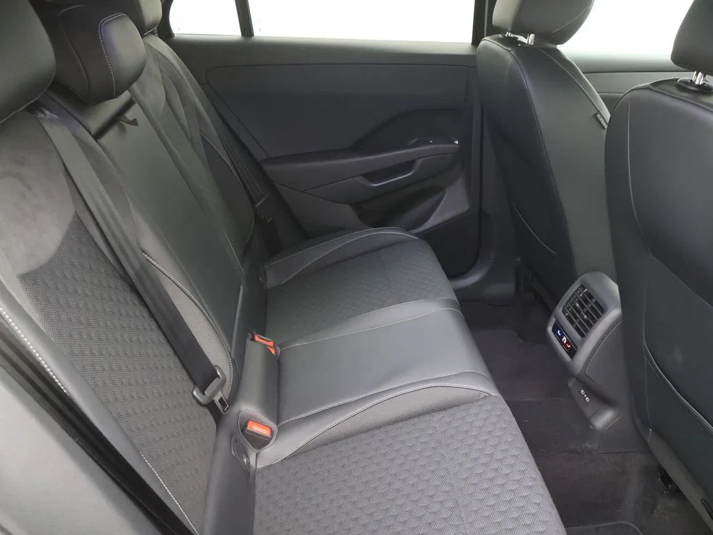 Volkswagen-T-Roc-image-8