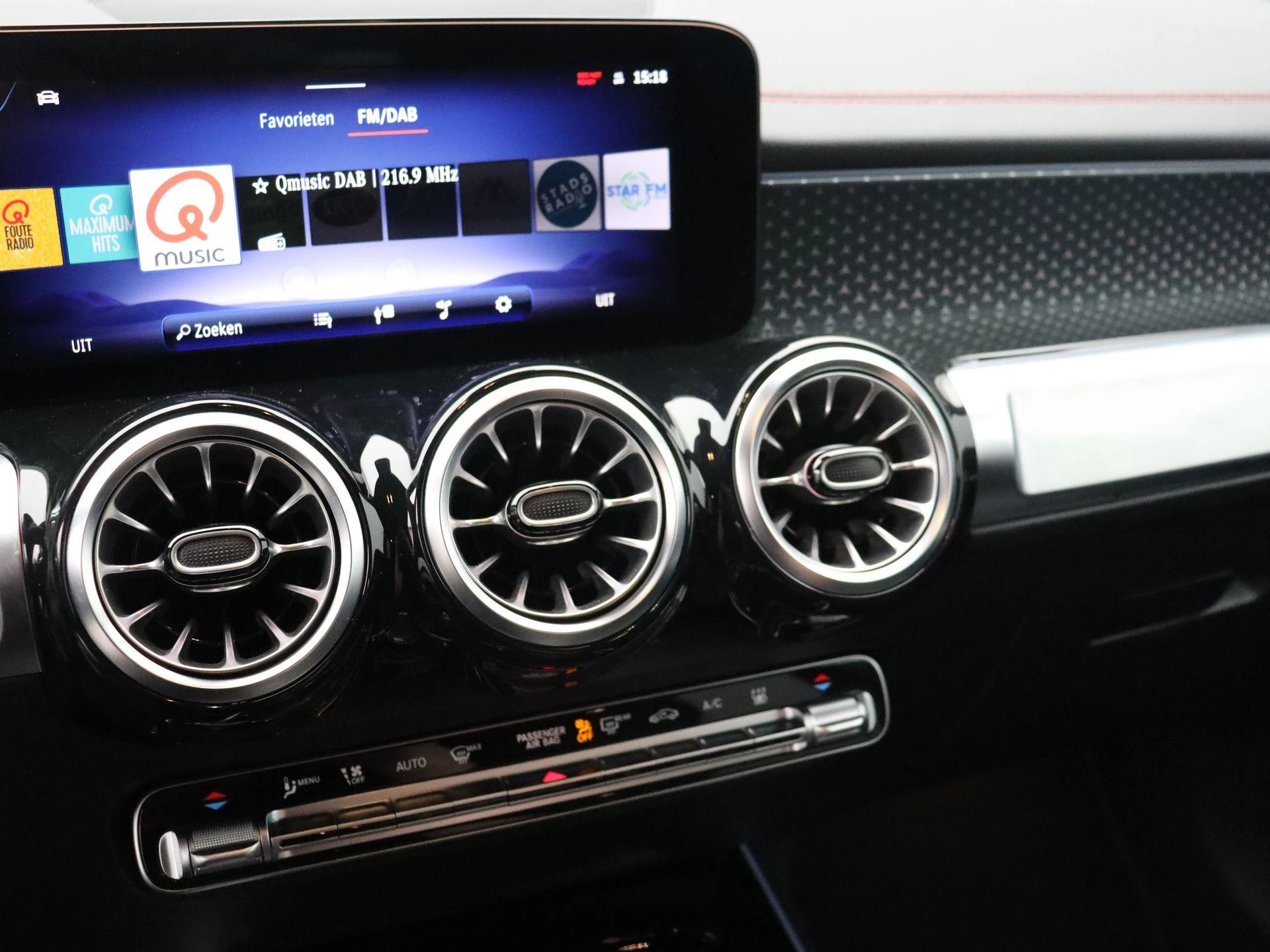 Mercedes-Benz EQB 250+ Star Edition + BURMESTER + HEAD UP + PANORAMISCH DAK +