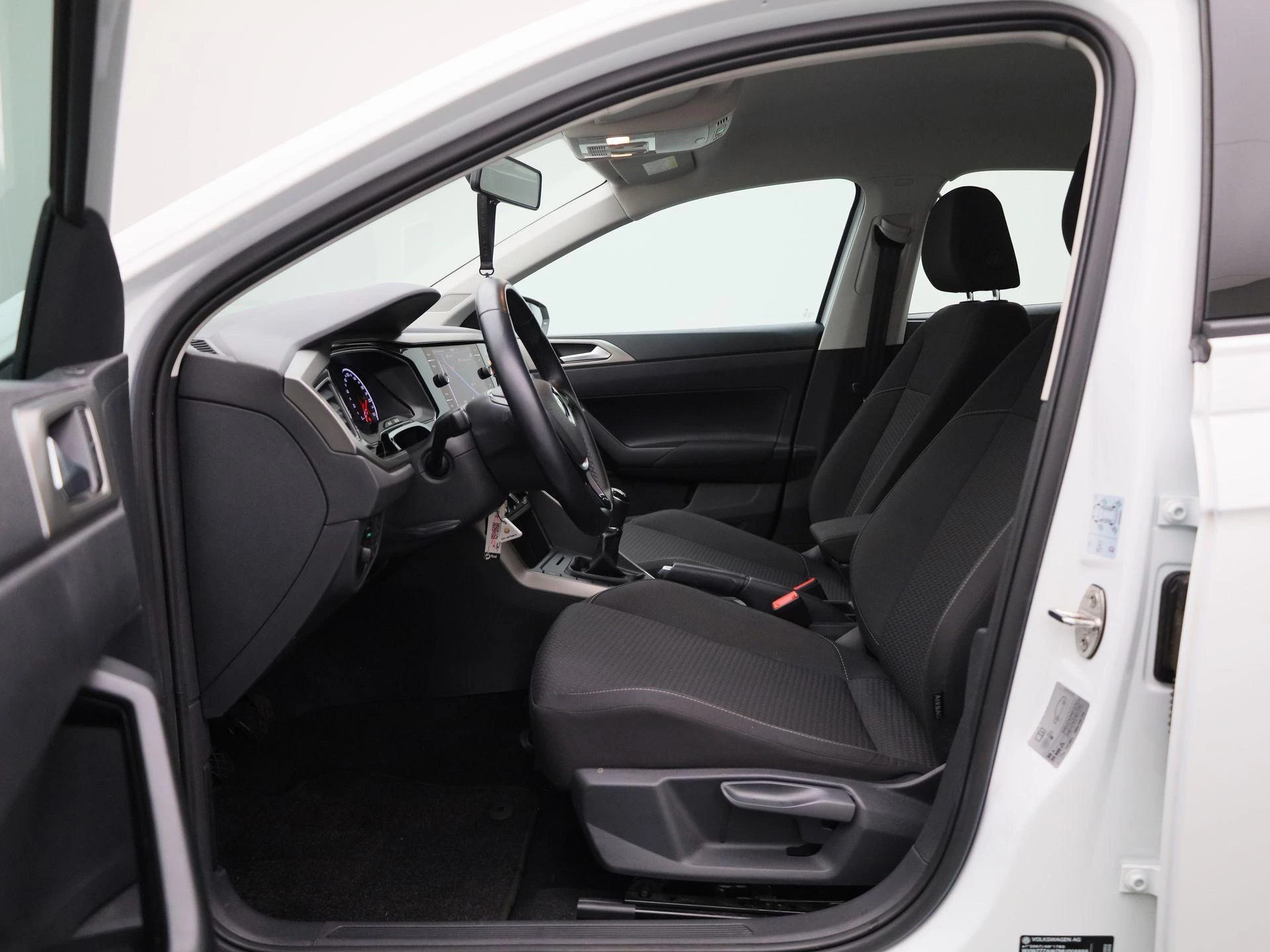 Volkswagen-Polo-image-10