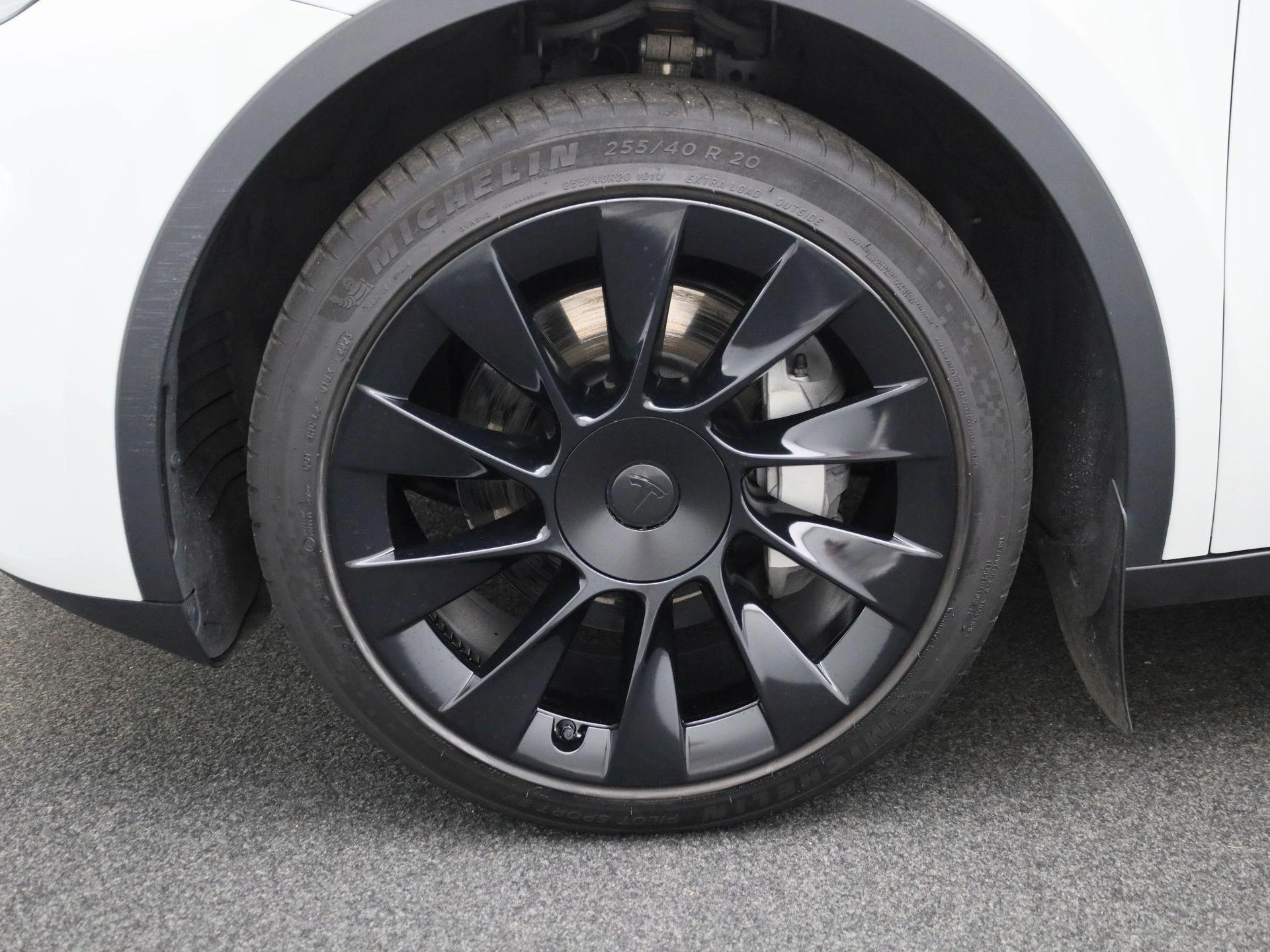 Tesla-Model Y-image-15