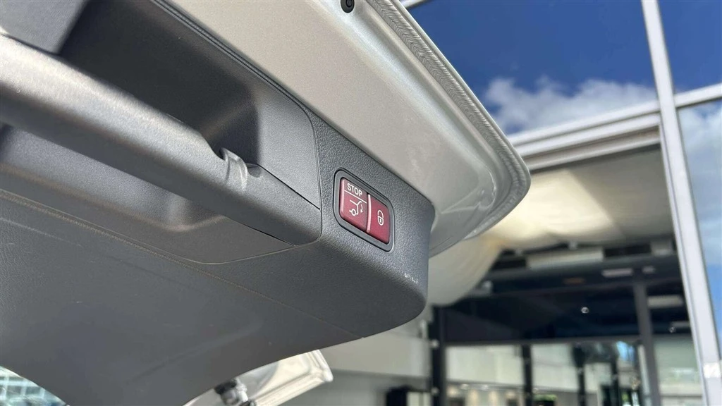 Mercedes-Benz-EQB-image-21