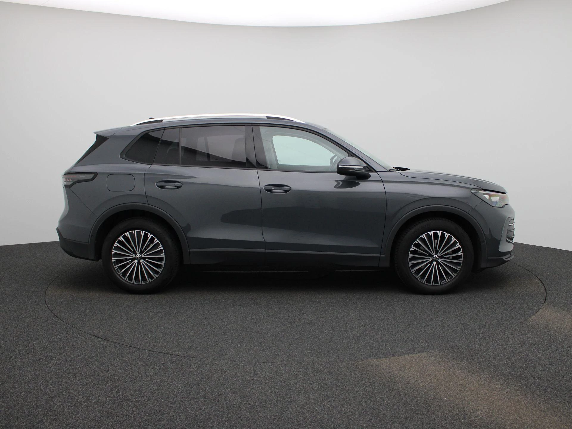 Volkswagen-Tiguan-image-5