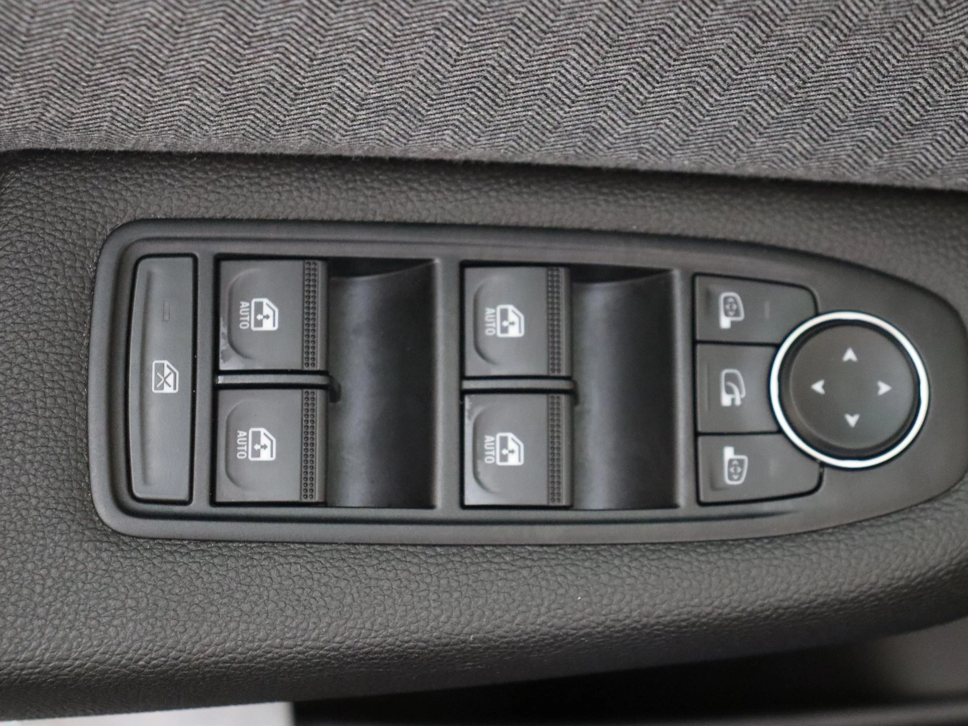 Renault-Clio-image-27