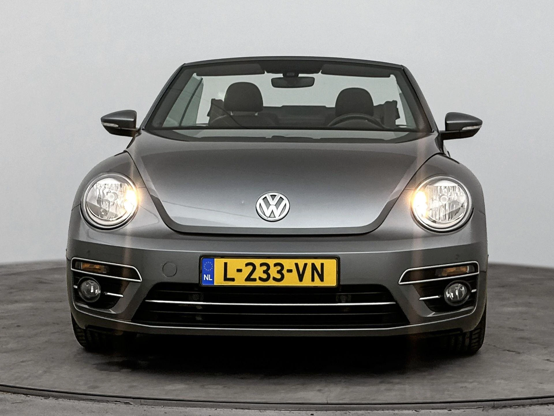 Volkswagen-Beetle-image-4