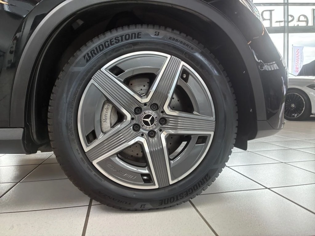 Mercedes-Benz-GLC 300 d-image-18