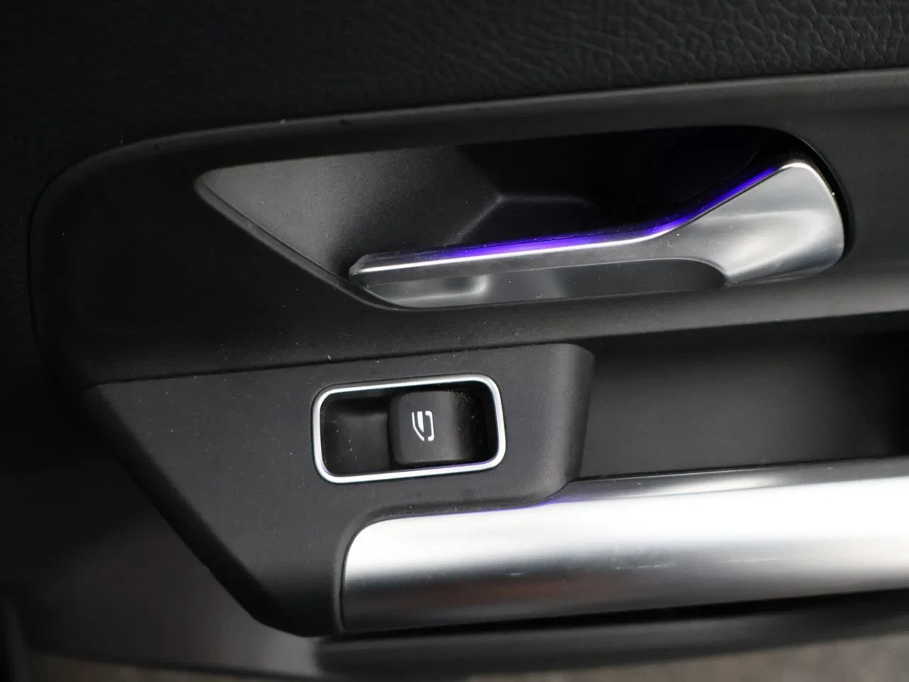 Mercedes-Benz-EQA-image-8