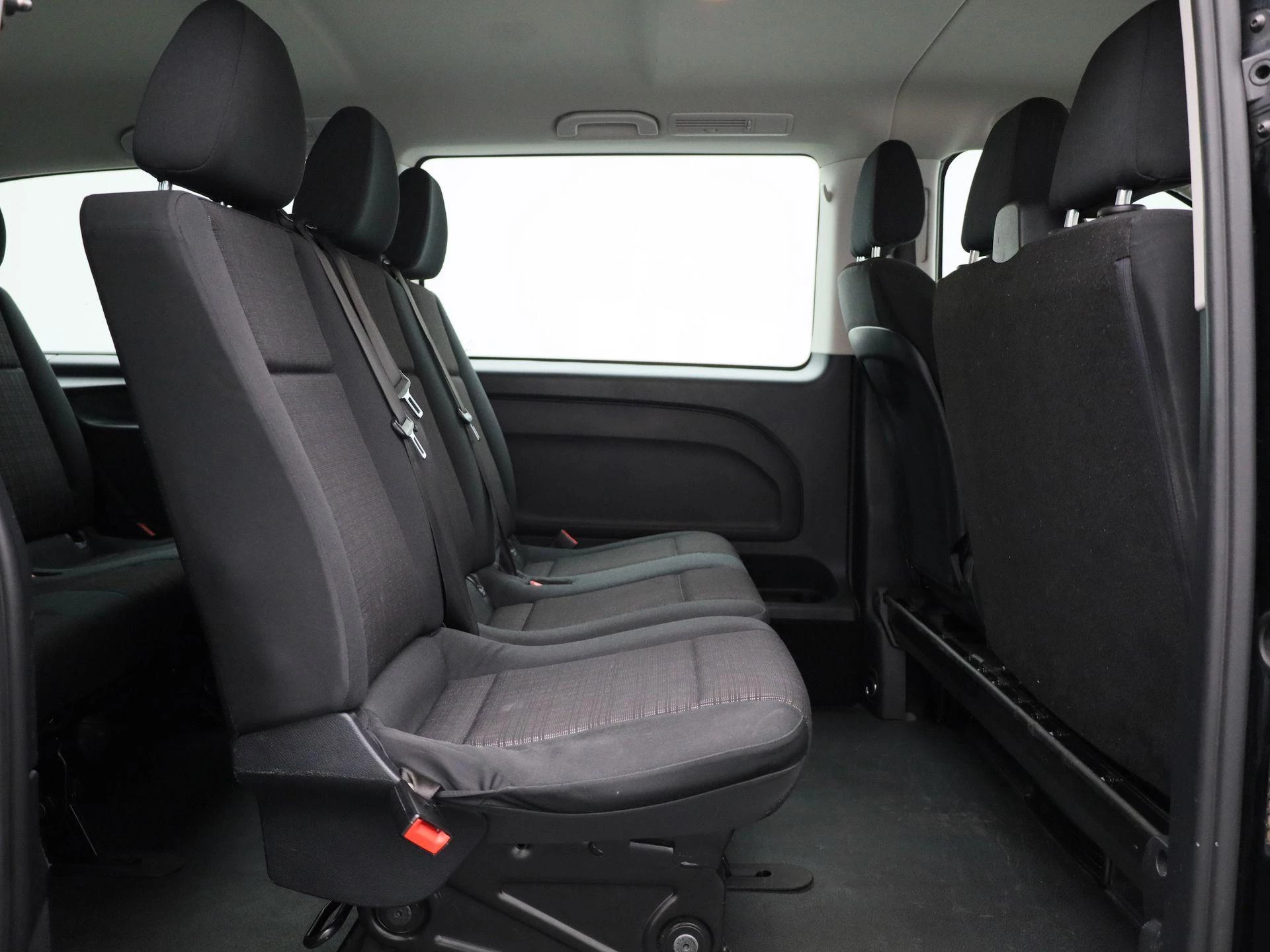 Mercedes-Benz-Vito-image-12