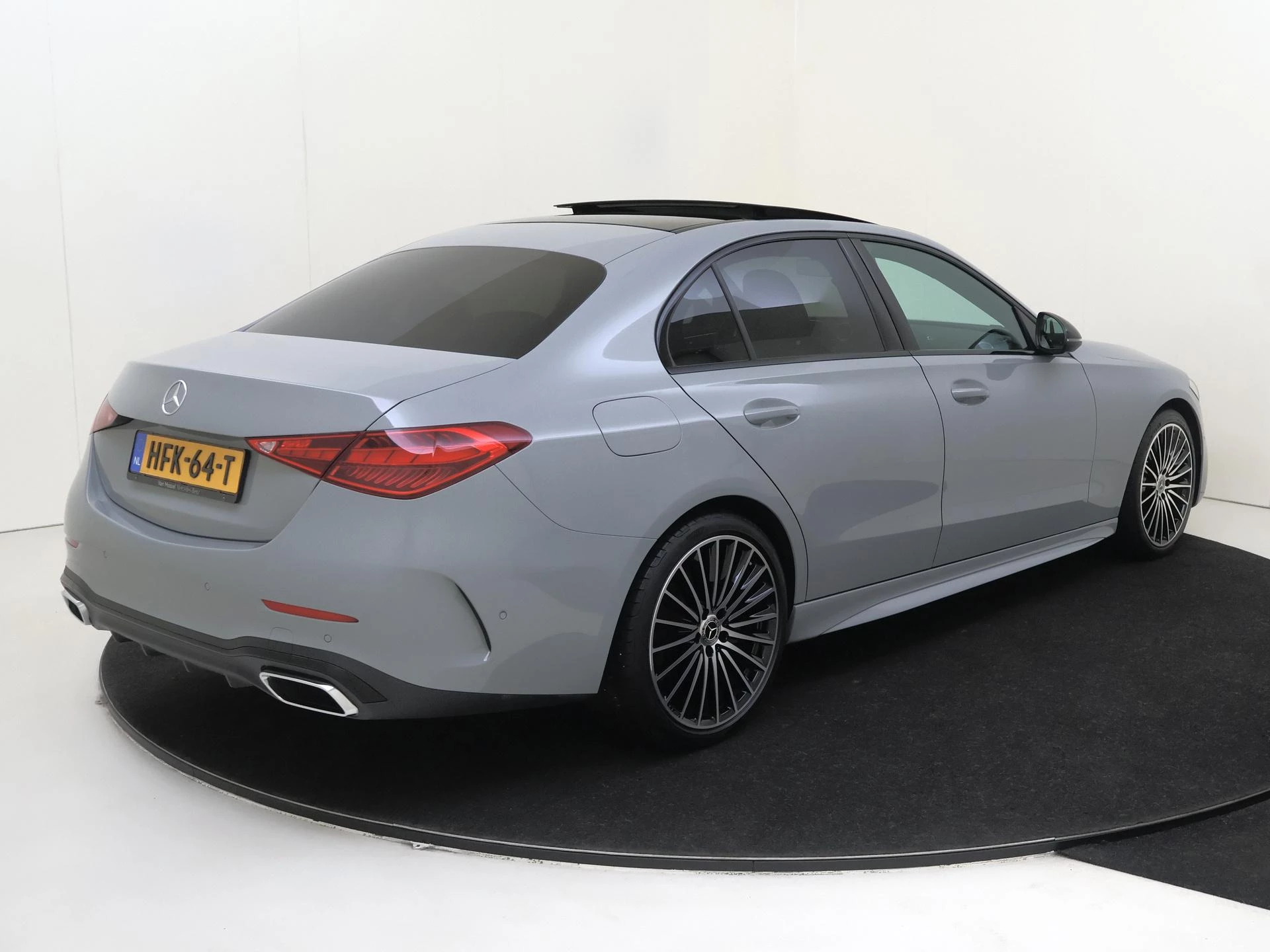 Mercedes-Benz-C-Klasse-image-3