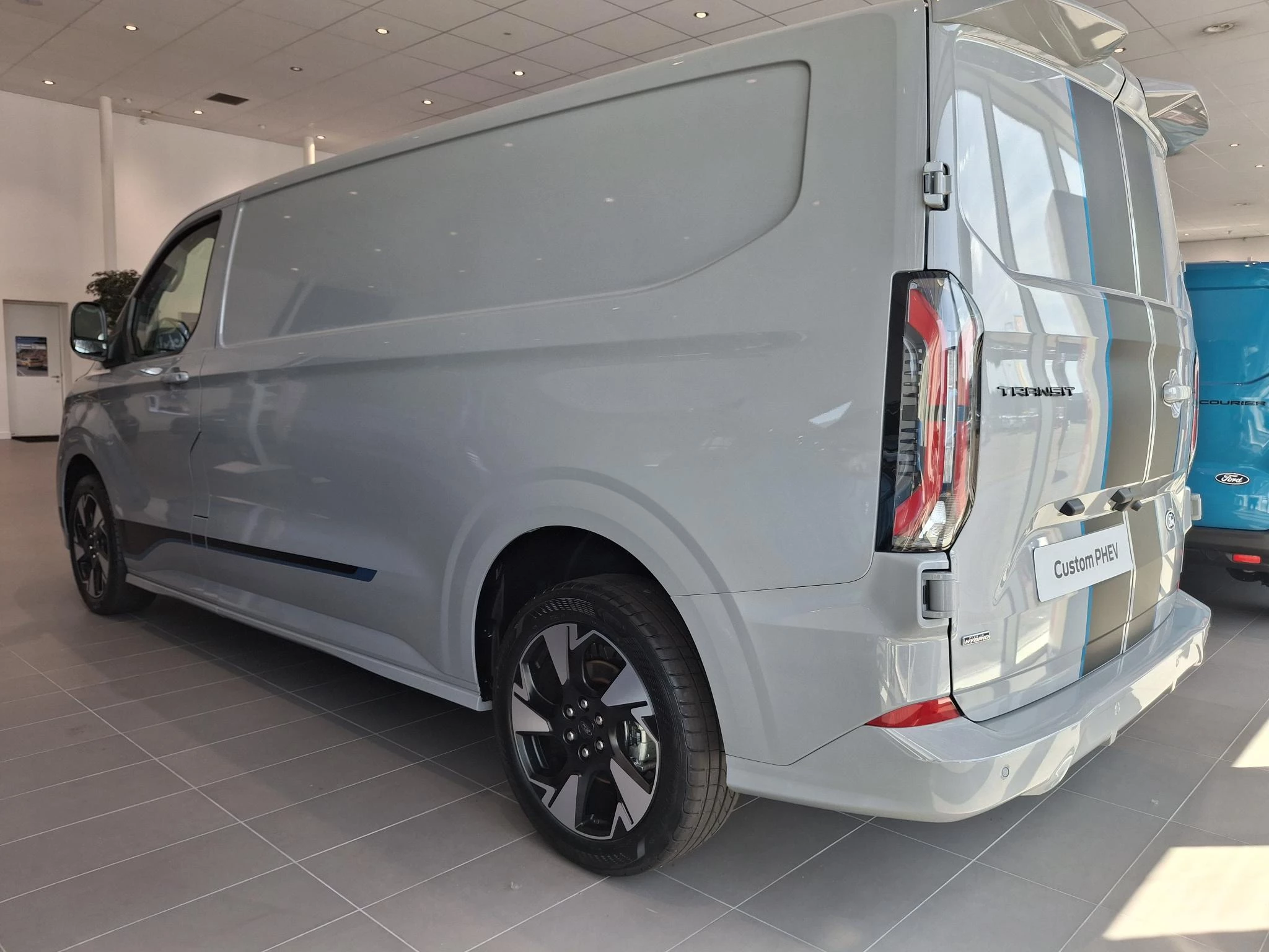 Ford-Transit Custom-image-2