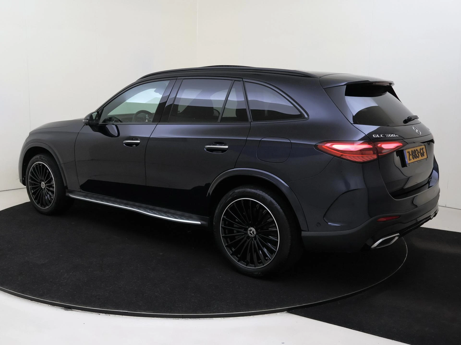 Mercedes-Benz-GLC-image-2