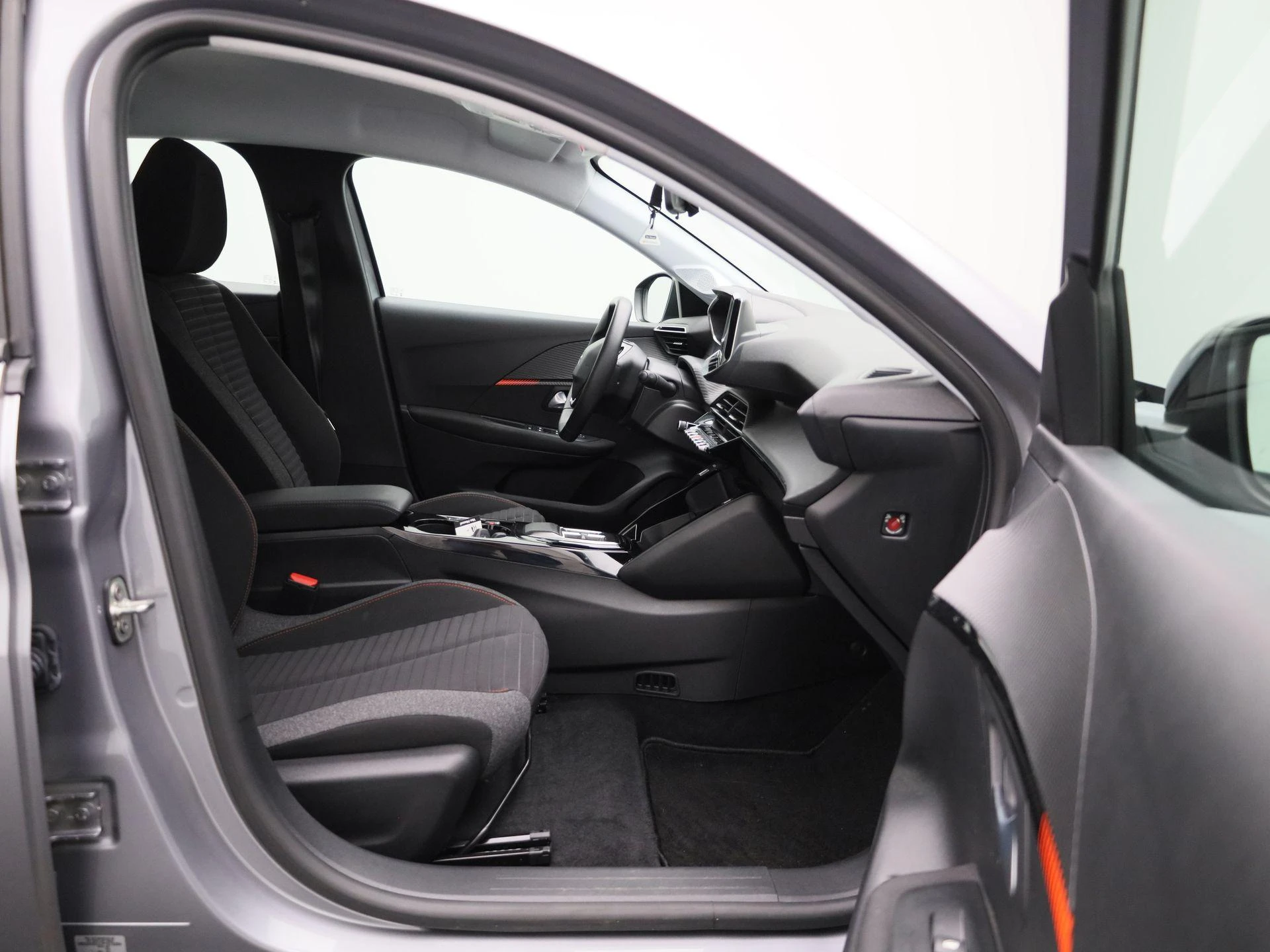 Peugeot-e-208-image-34