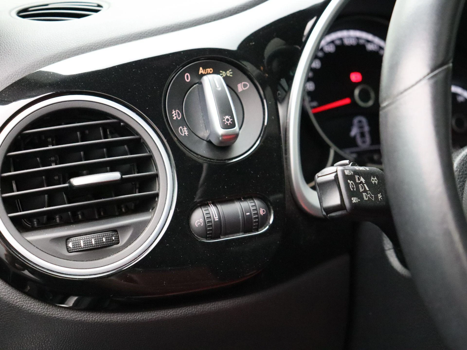 Volkswagen-Beetle-image-10
