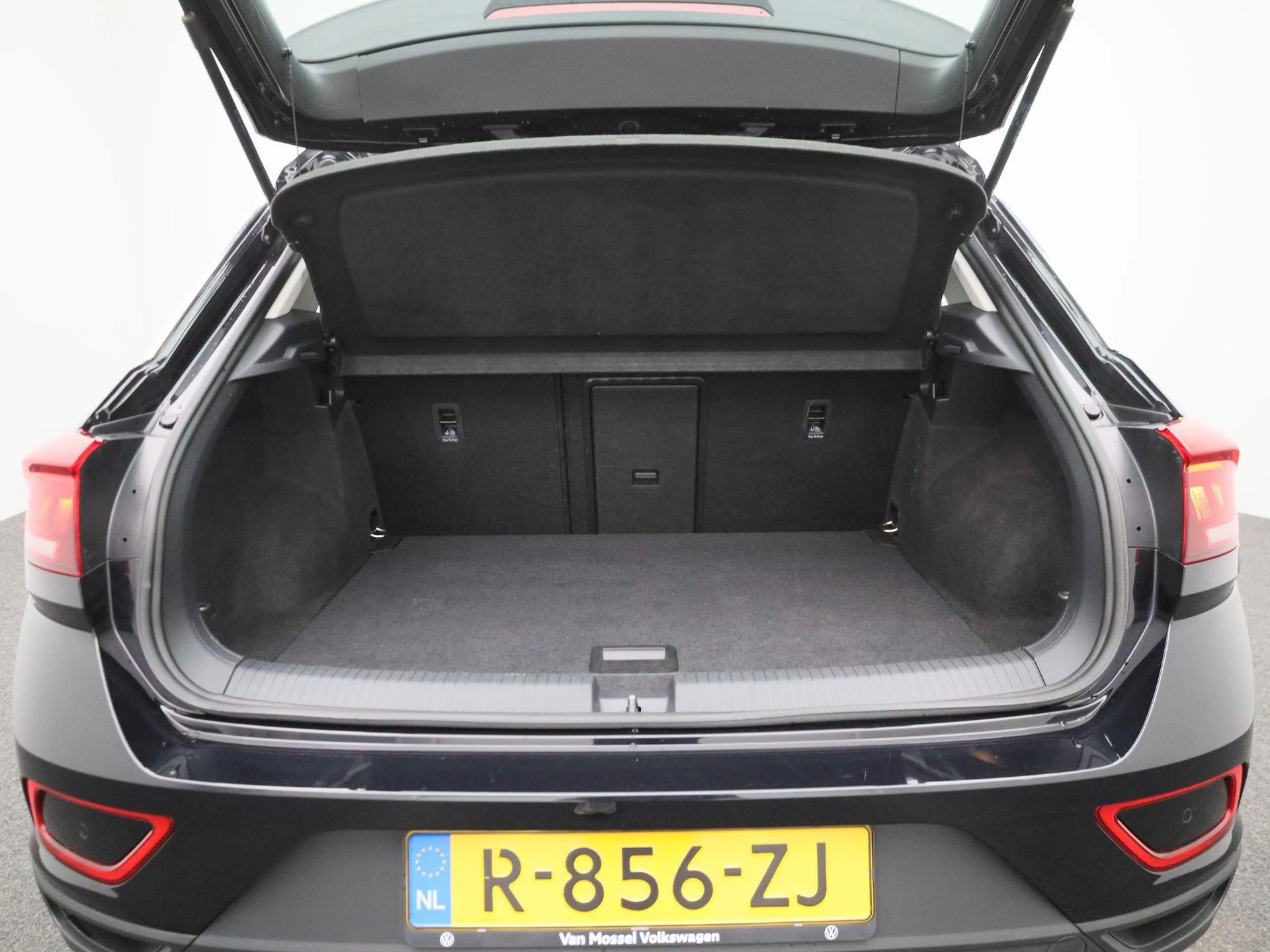 Volkswagen-T-Roc-image-9