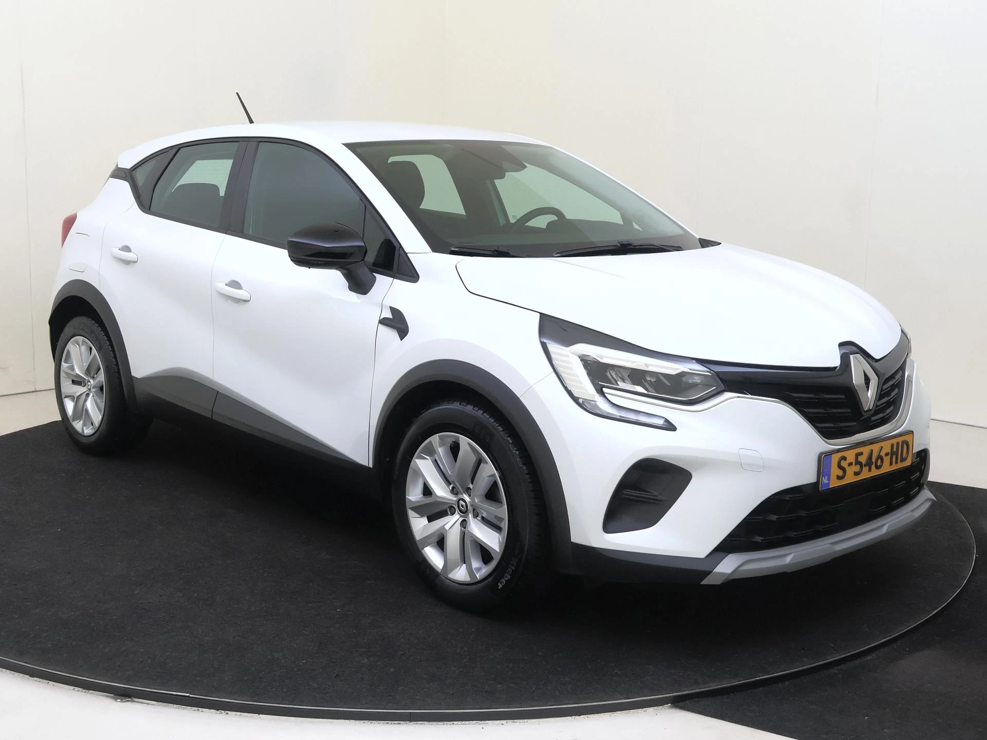 Renault-Captur-image-1