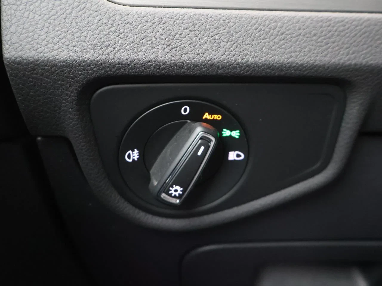 Volkswagen-Touran-image-21