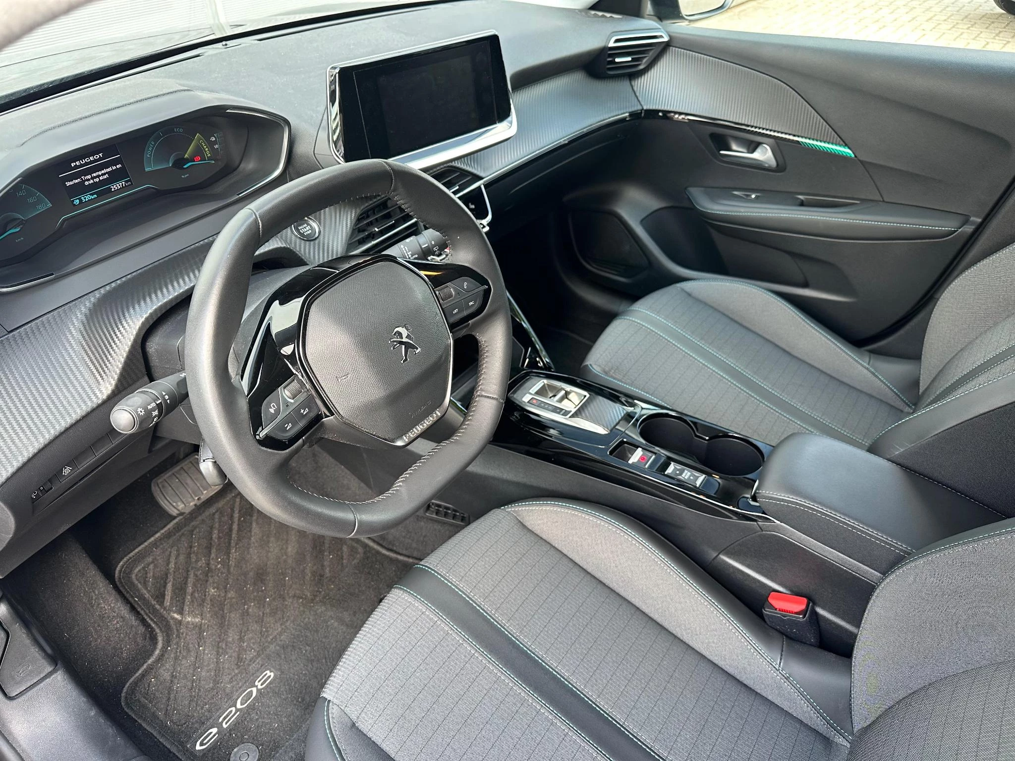 Peugeot-e-208-image-19