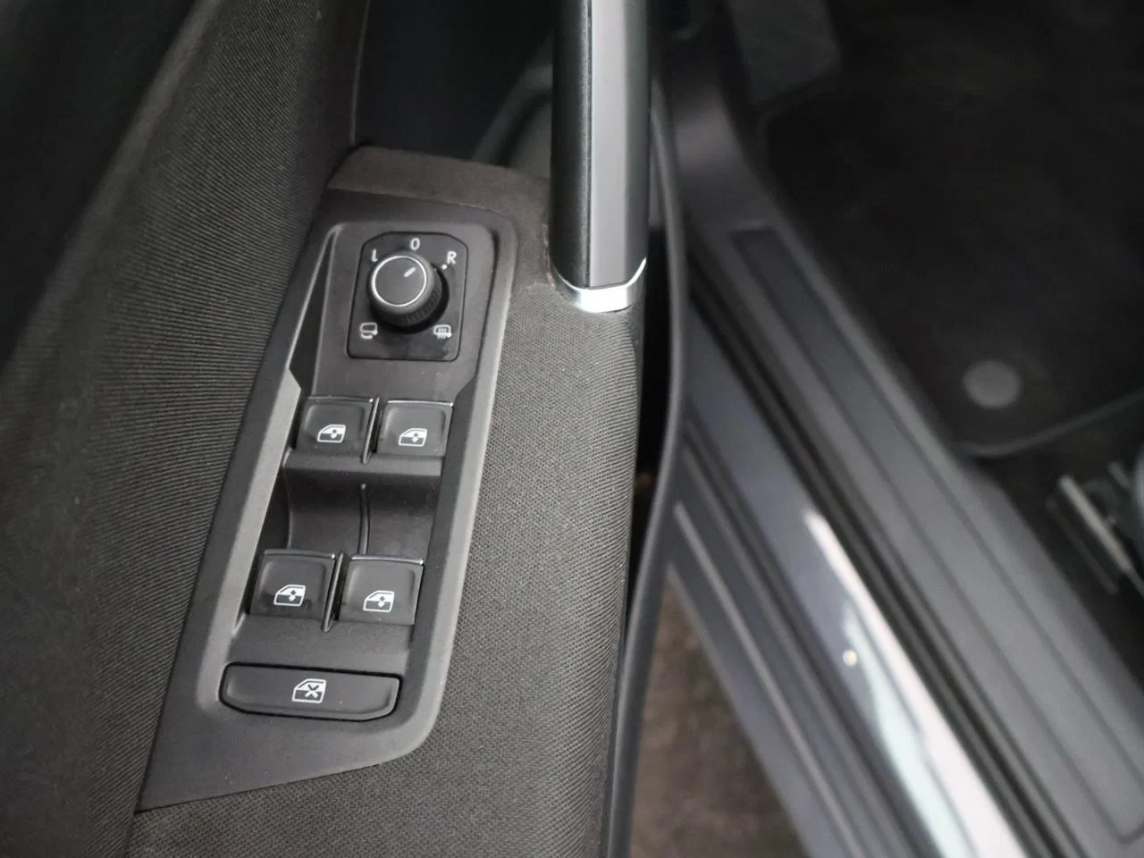Volkswagen-Touran-image-19