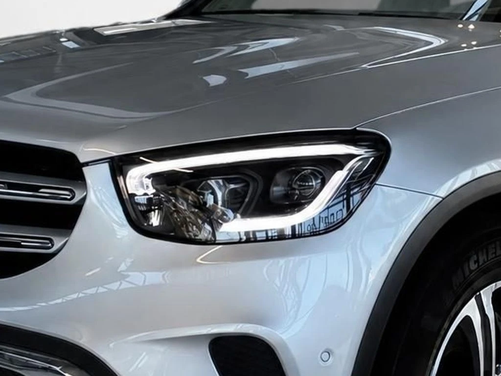 Mercedes-Benz-GLC 220 d-image-3