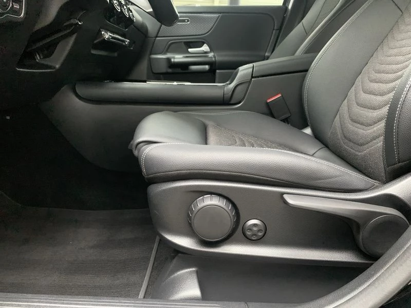 Mercedes-Benz GLA 200 ADV AHK LED SPUR SHZ DCT KAMERA NAVI