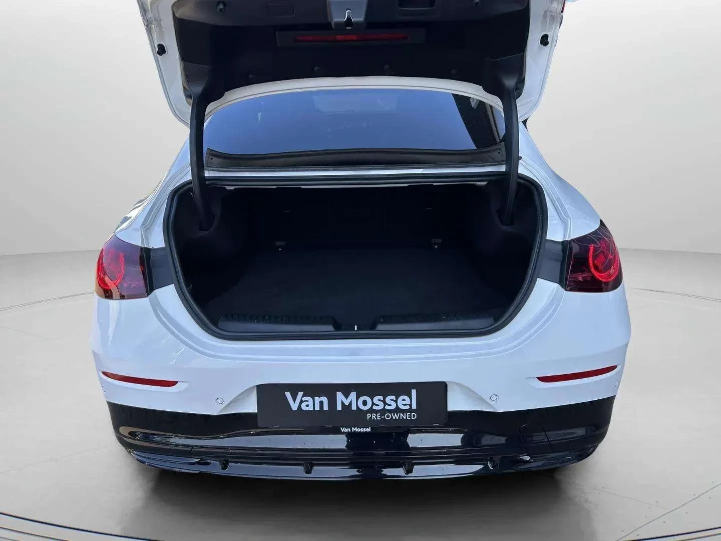 Mercedes-Benz-CLA-image-22