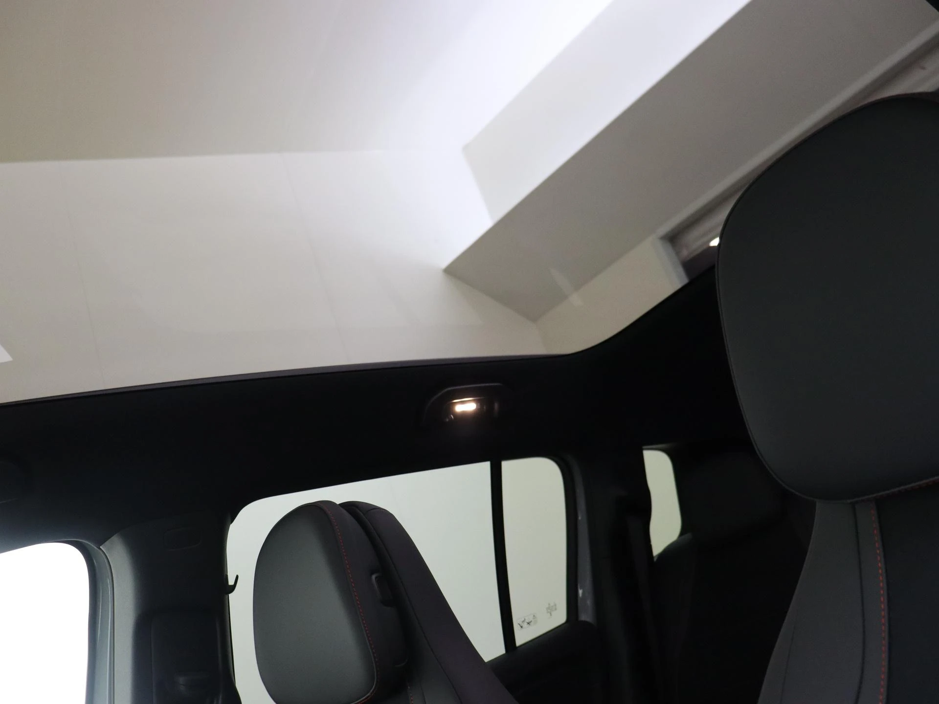 Mercedes-Benz-GLB-image-25