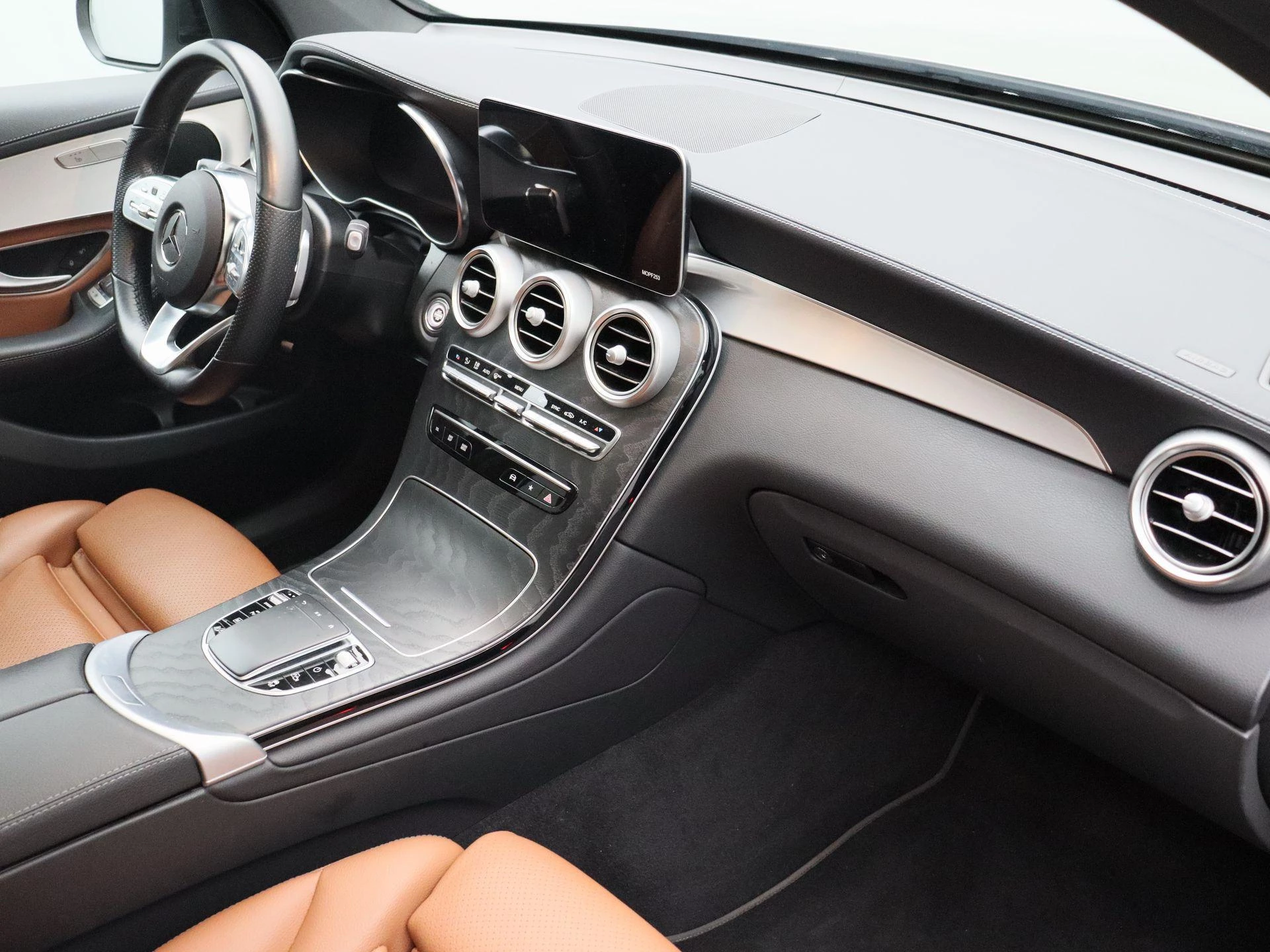 Mercedes-Benz GLC 200 d Coupé AMG LINE + LEDER + OPEN DAK + TREKHAAK + CARPLAY +