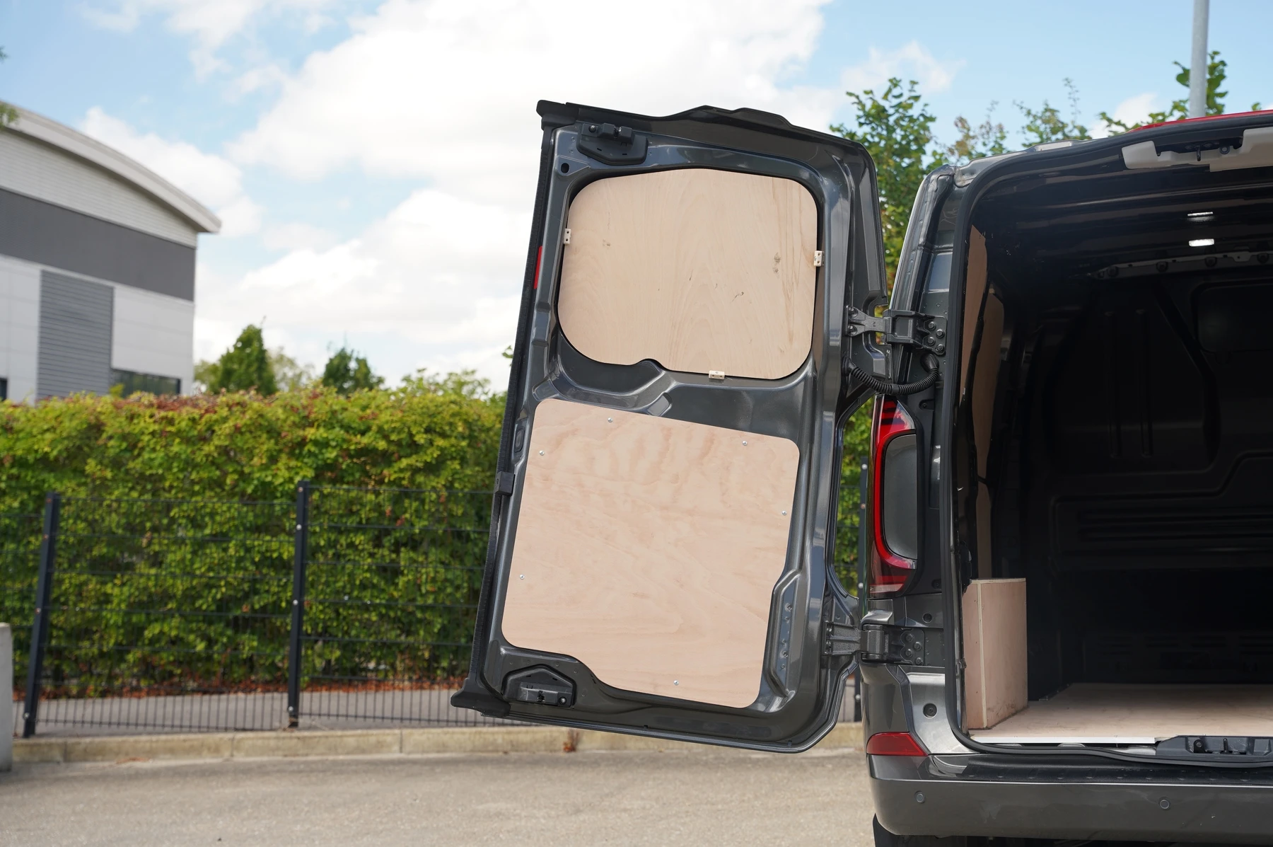 Volkswagen-Transporter-image-30