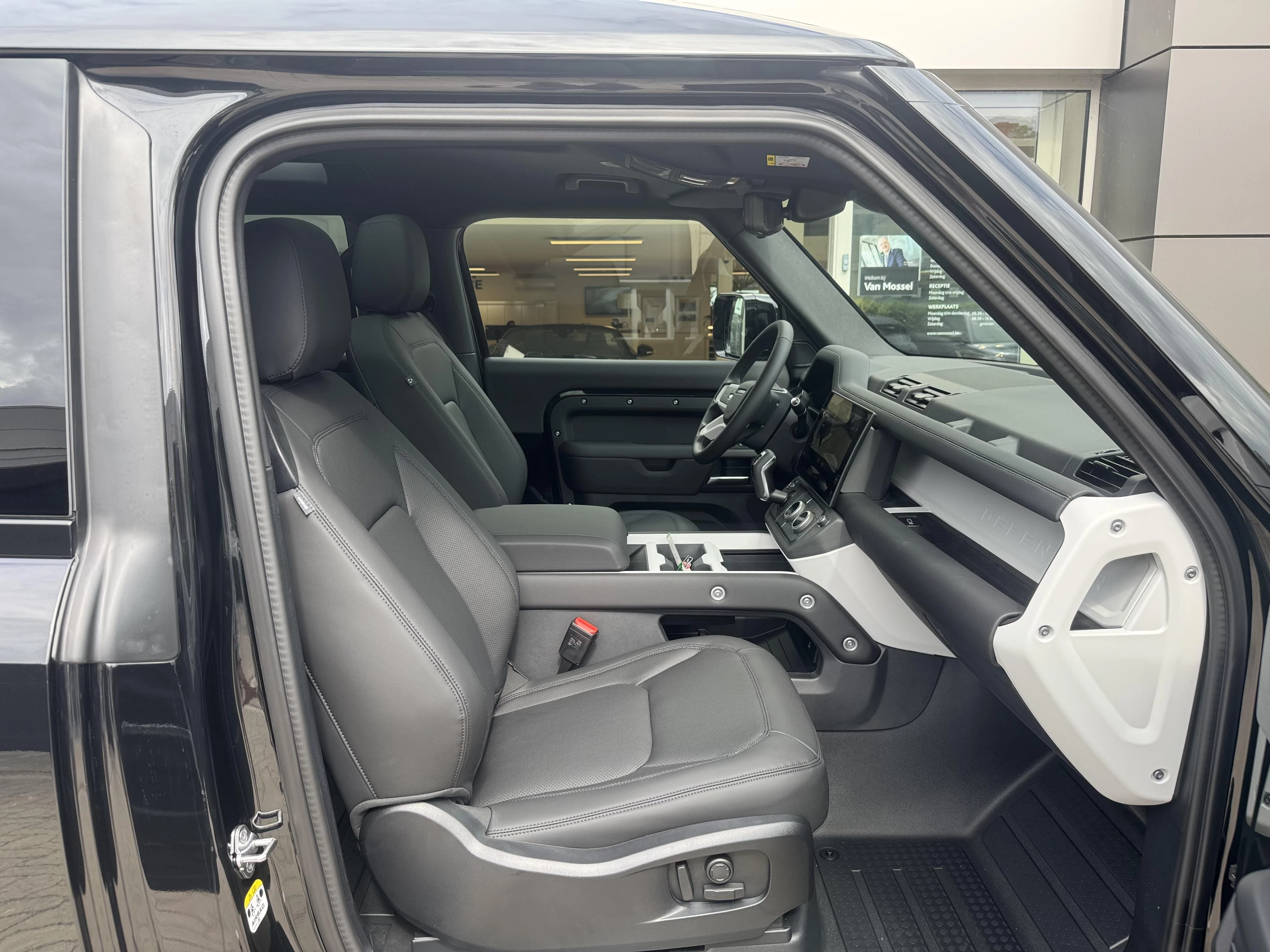 Land Rover-Defender-image-10