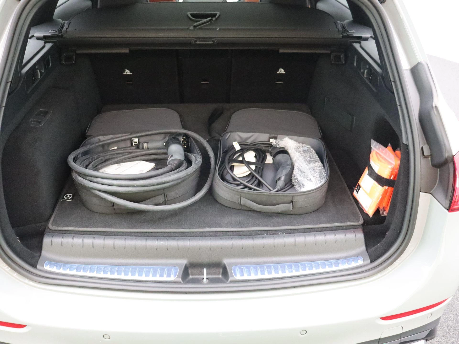Mercedes-Benz Classe C 300 e AMG Line Estate + LEDER TWO TONE + PANO DAK + BURMESTER +