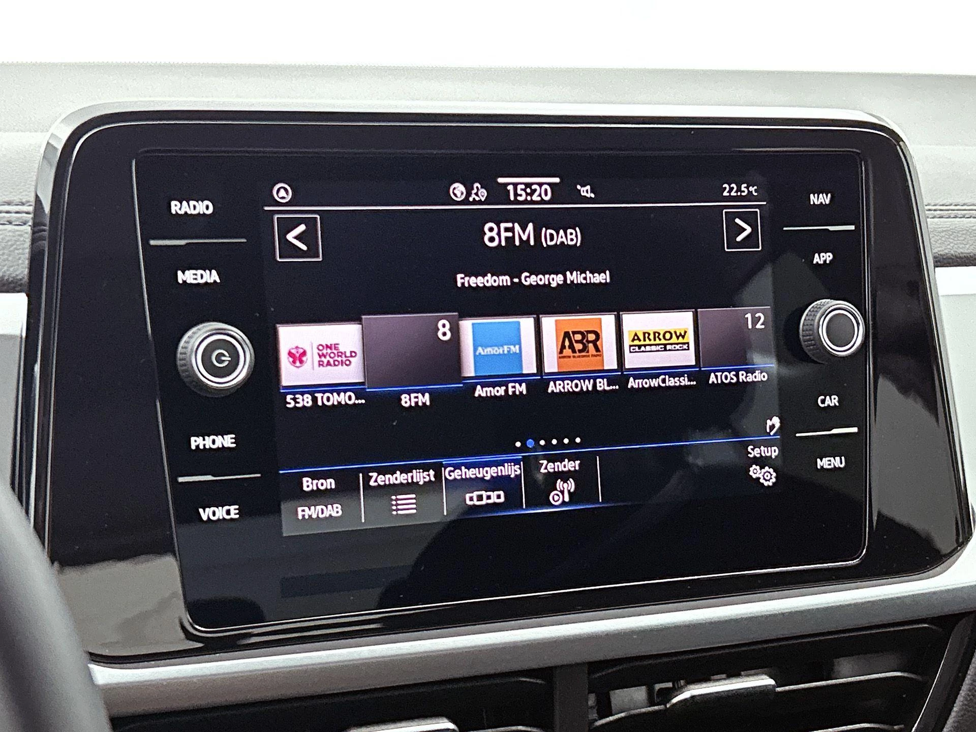 Volkswagen-T-Roc-image-5