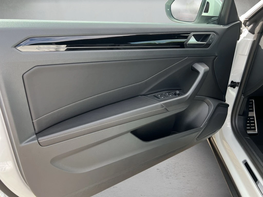 Volkswagen-T-Roc-image-5