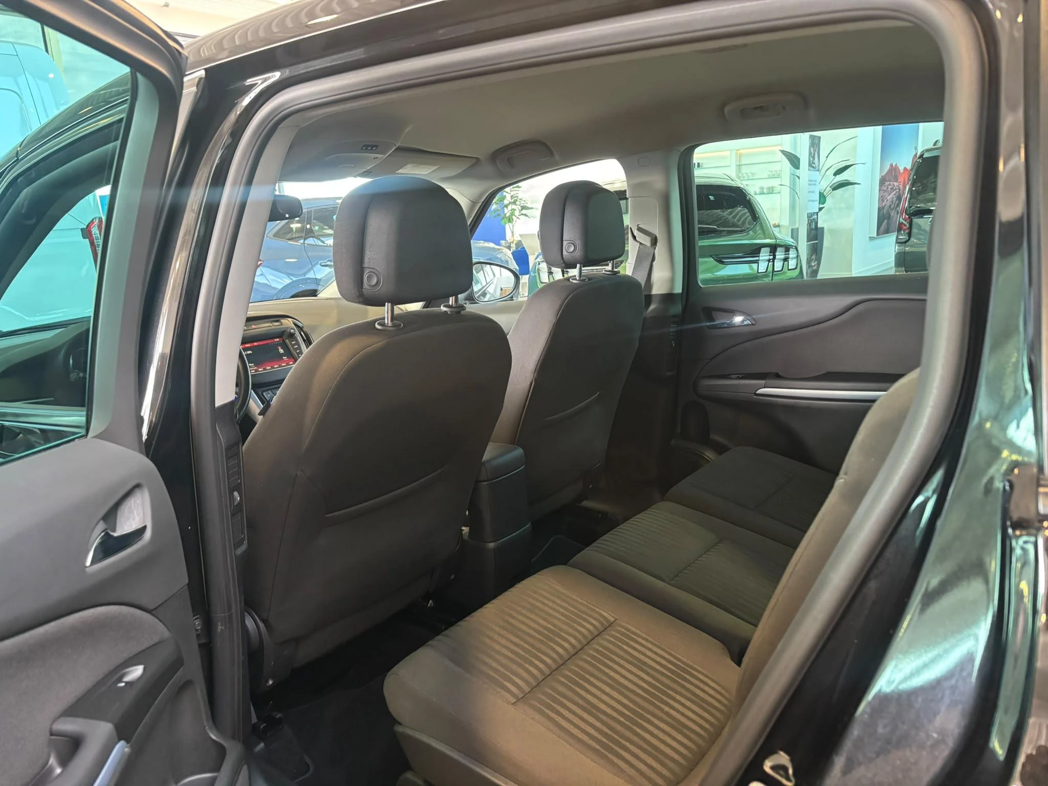 Opel-Zafira Tourer-image-7