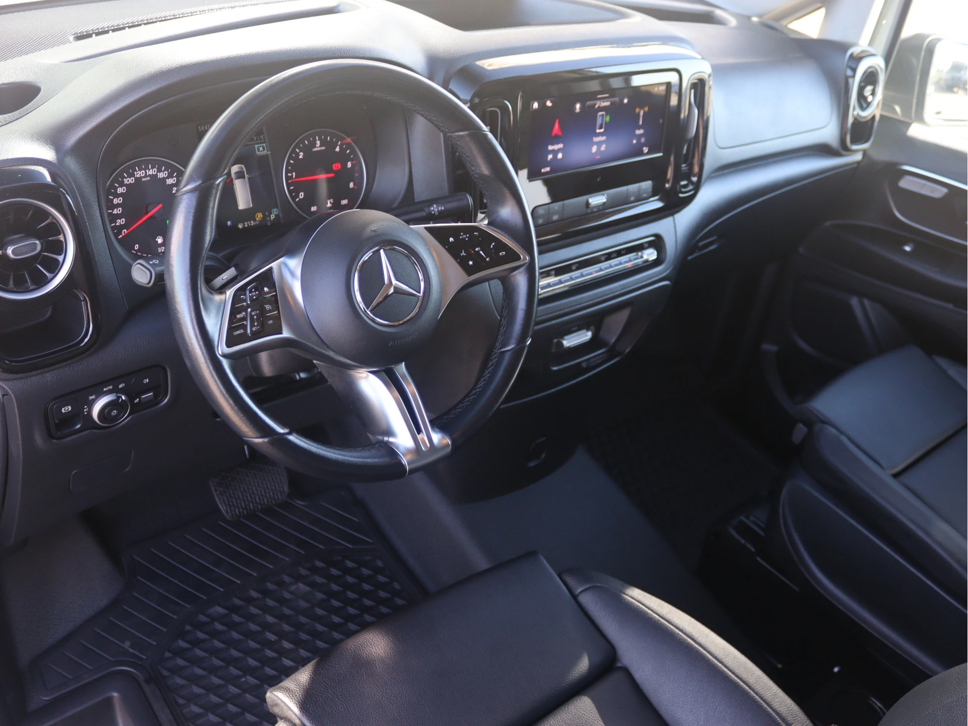 Mercedes-Benz-Vito-image-3