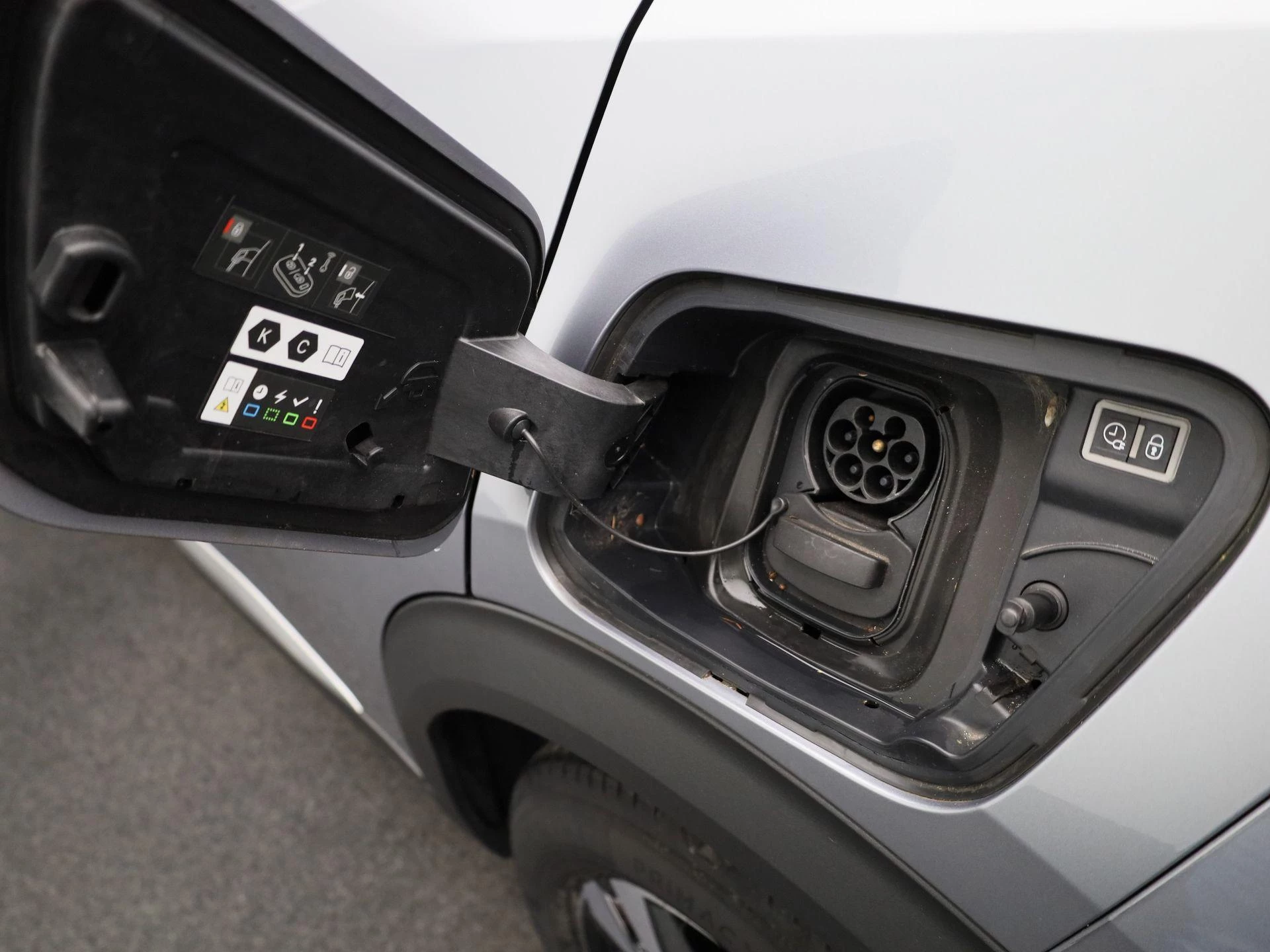 Peugeot-e-2008-image-15