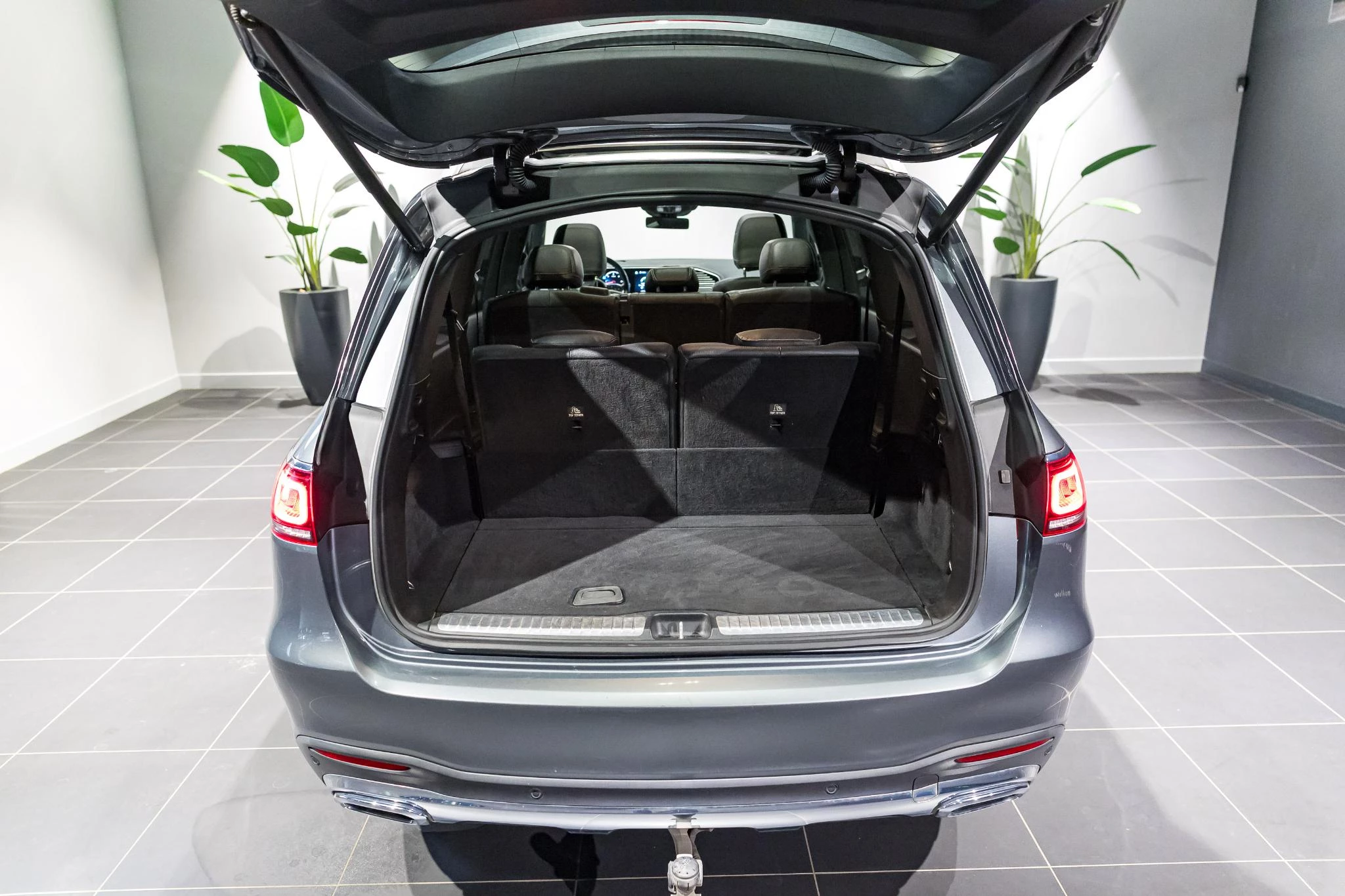 Mercedes-Benz-GLS-image-19
