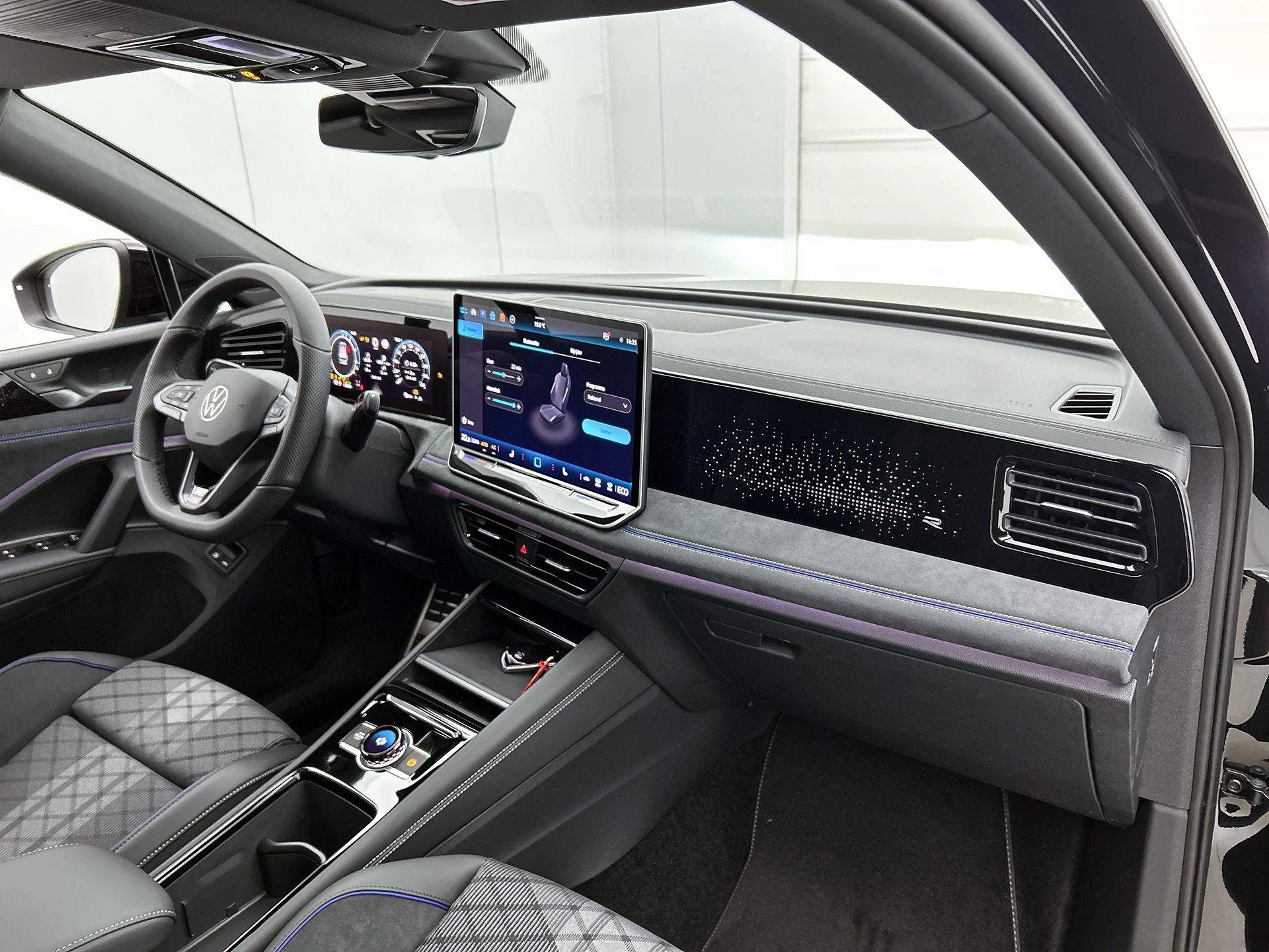 Volkswagen-Tiguan-image-19