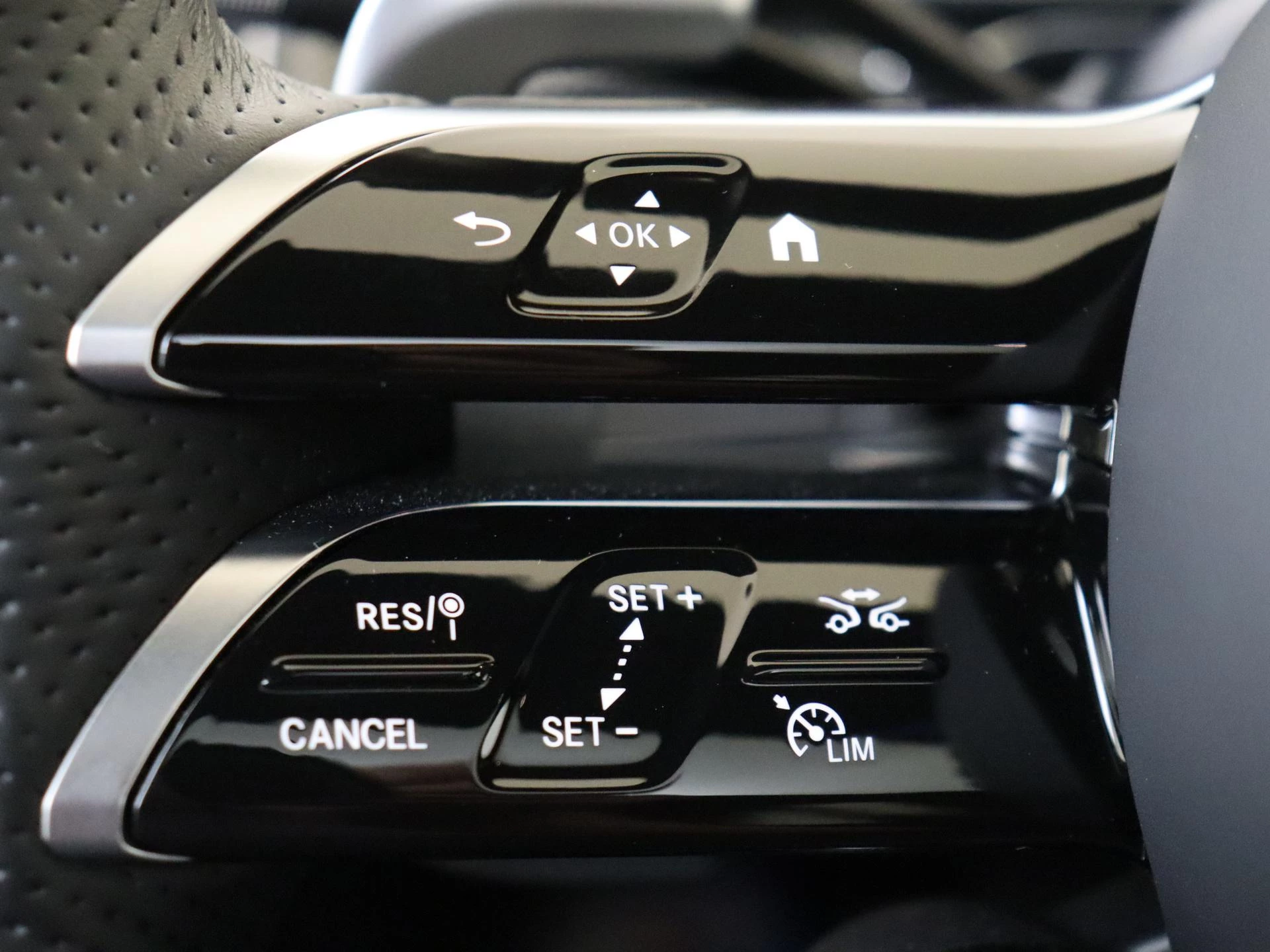 Mercedes-Benz-S-Klasse-image-16