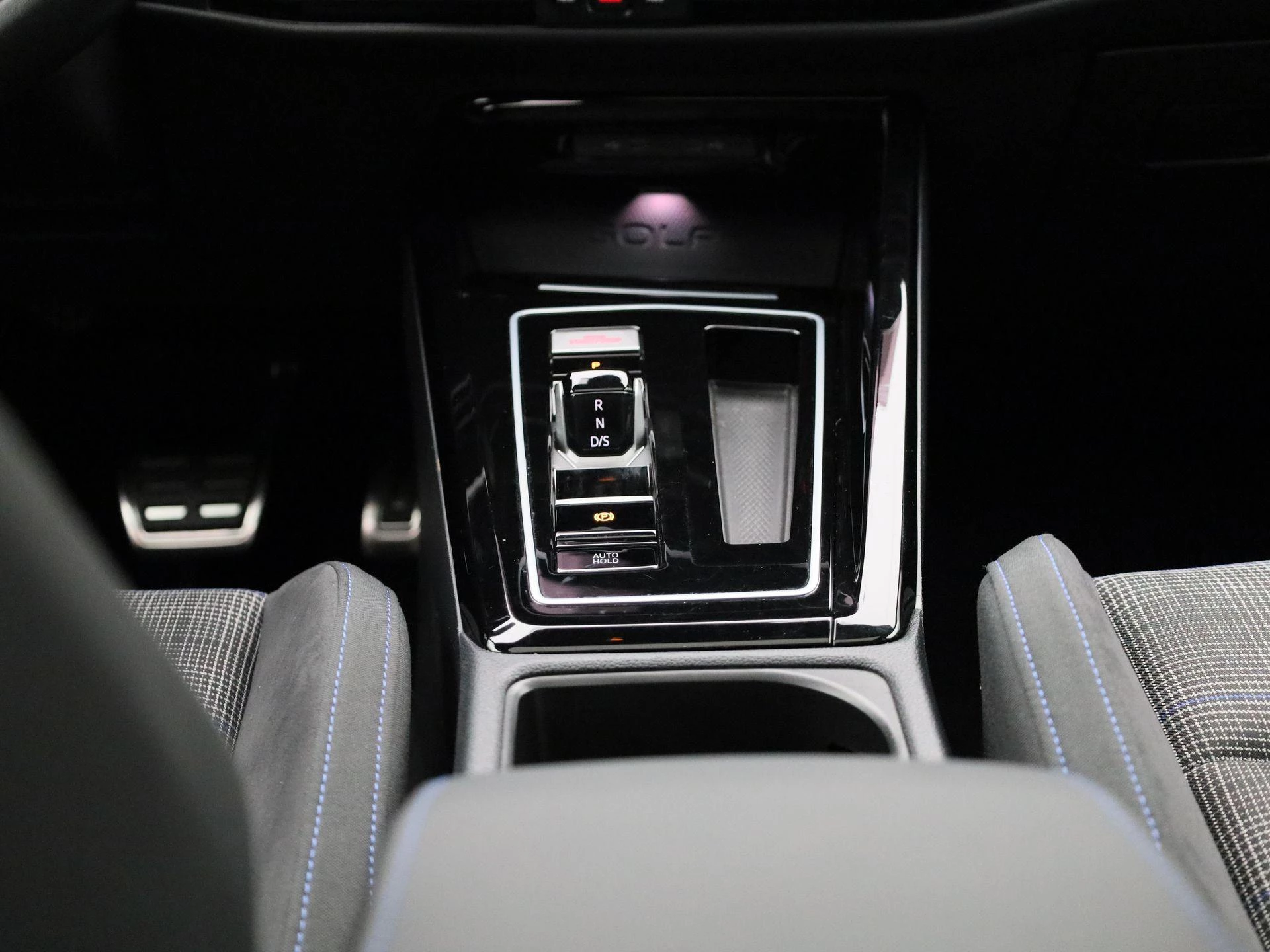 Volkswagen-Golf-image-9