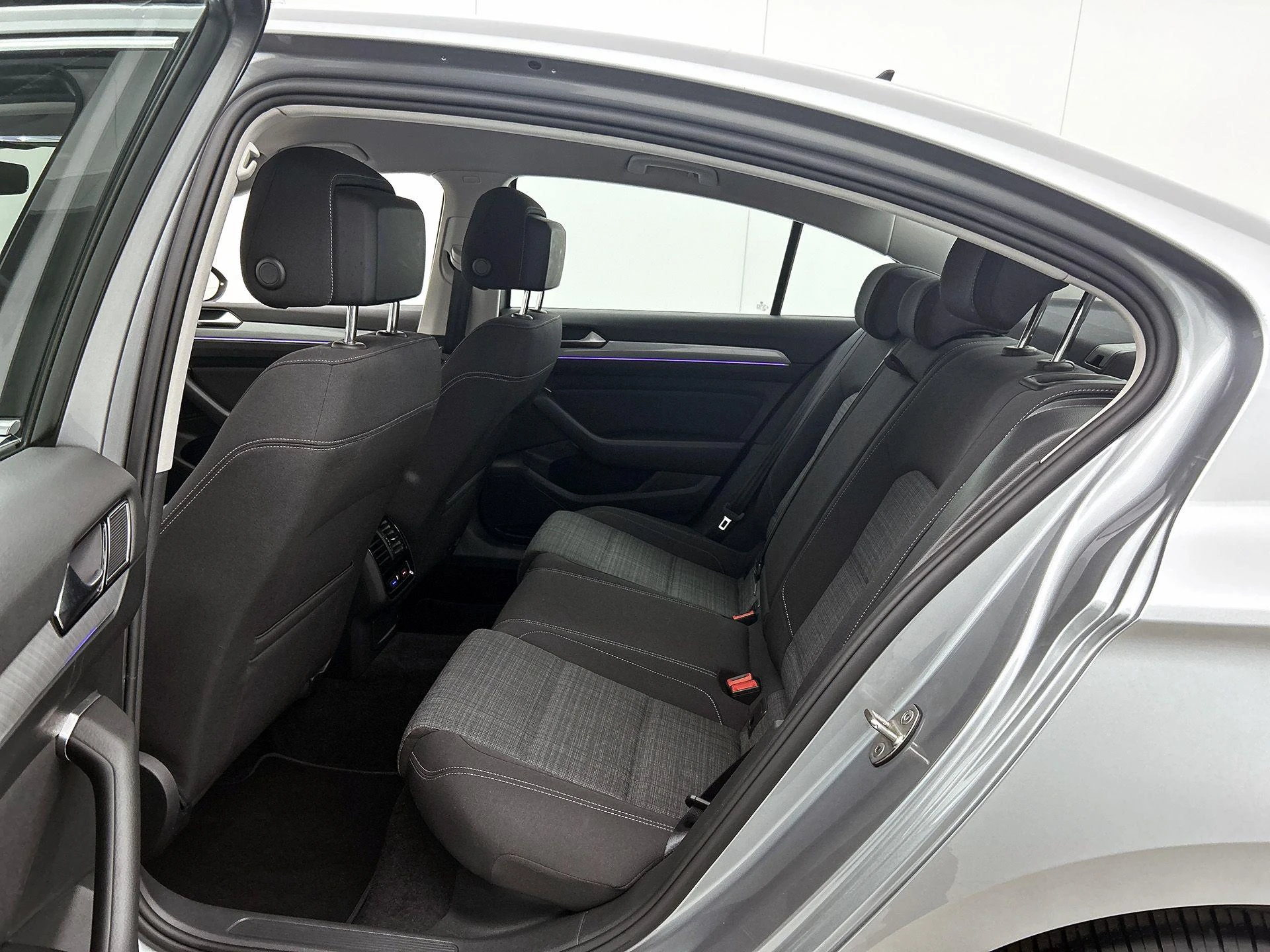 Volkswagen-Passat-image-26