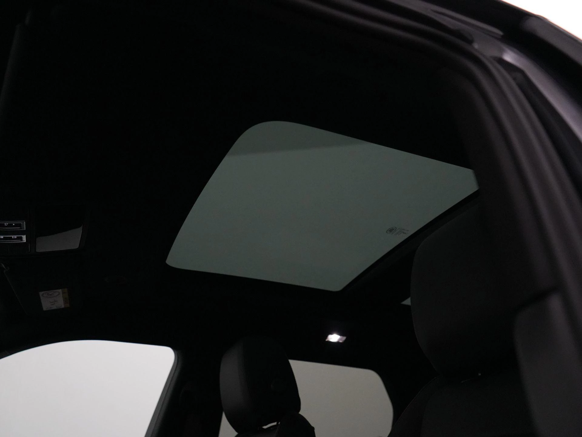 Land Rover-Range Rover Evoque-image-40